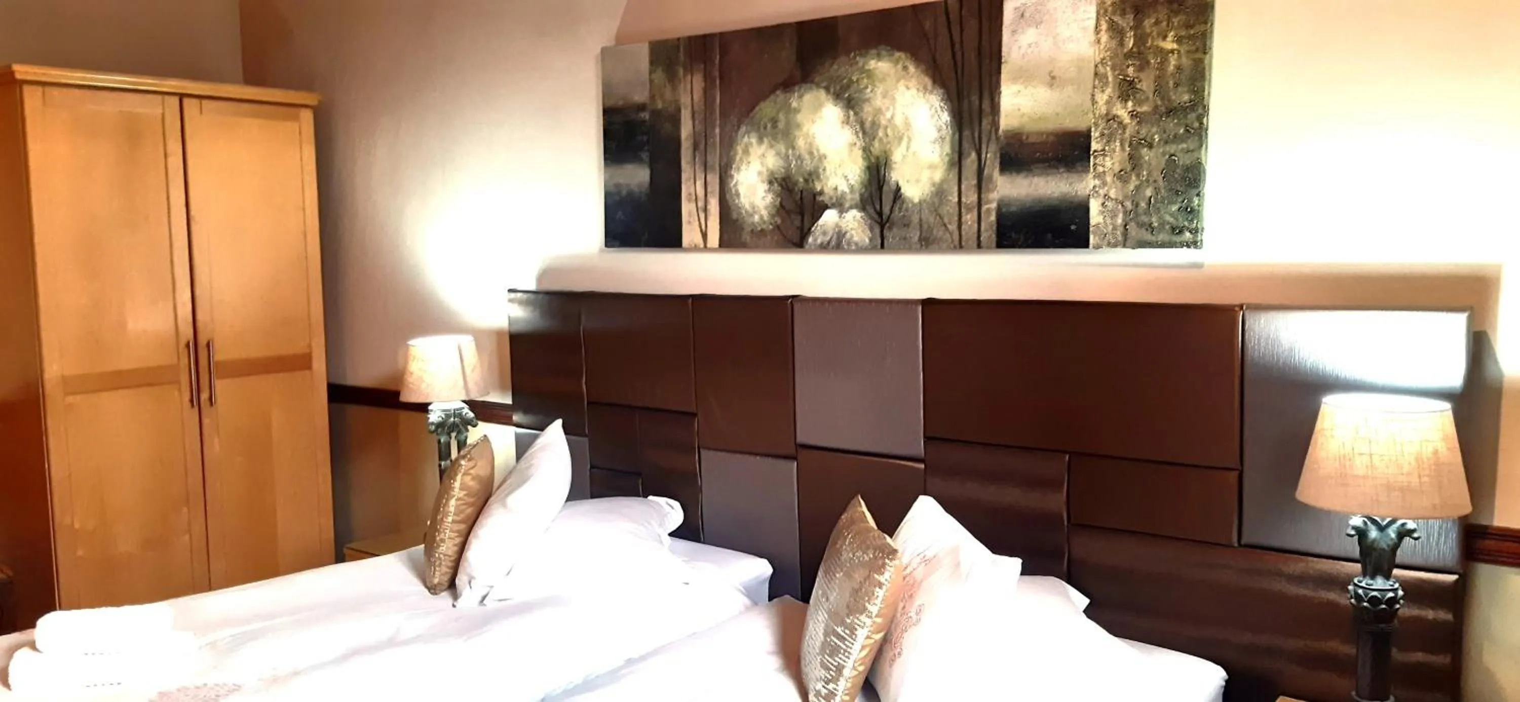 Bed in Wilton Manor SOLAR ENERGY