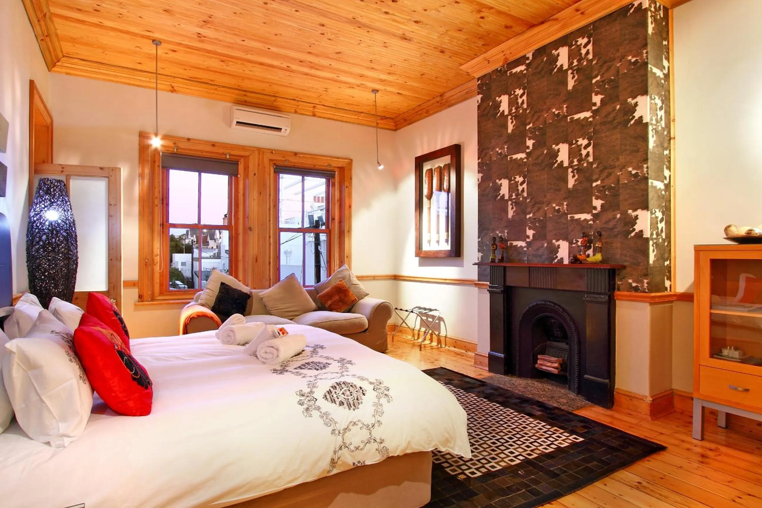 Photo of the whole room, Bed in Wilton Manor SOLAR ENERGY