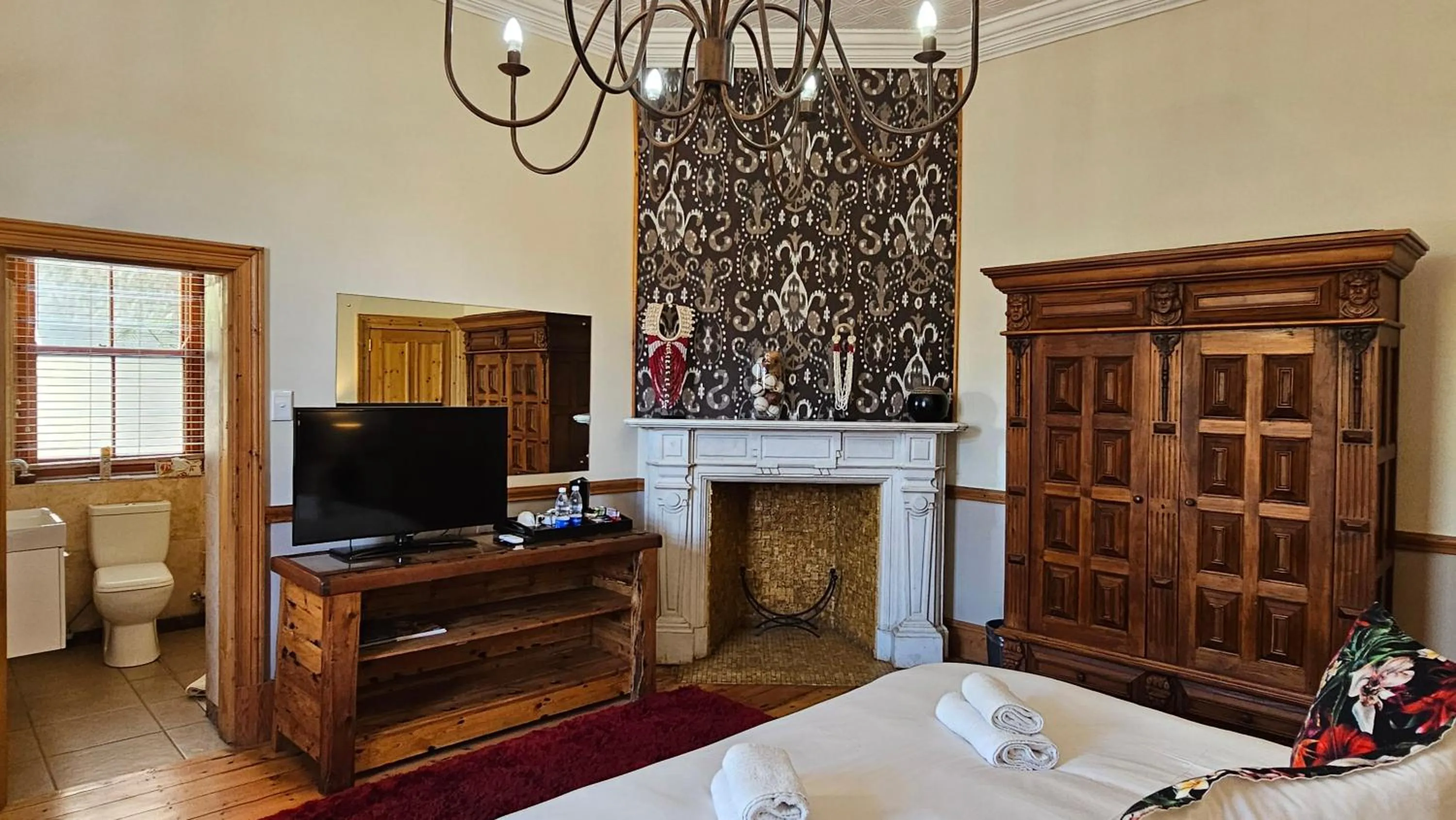 Bed in Wilton Manor SOLAR ENERGY