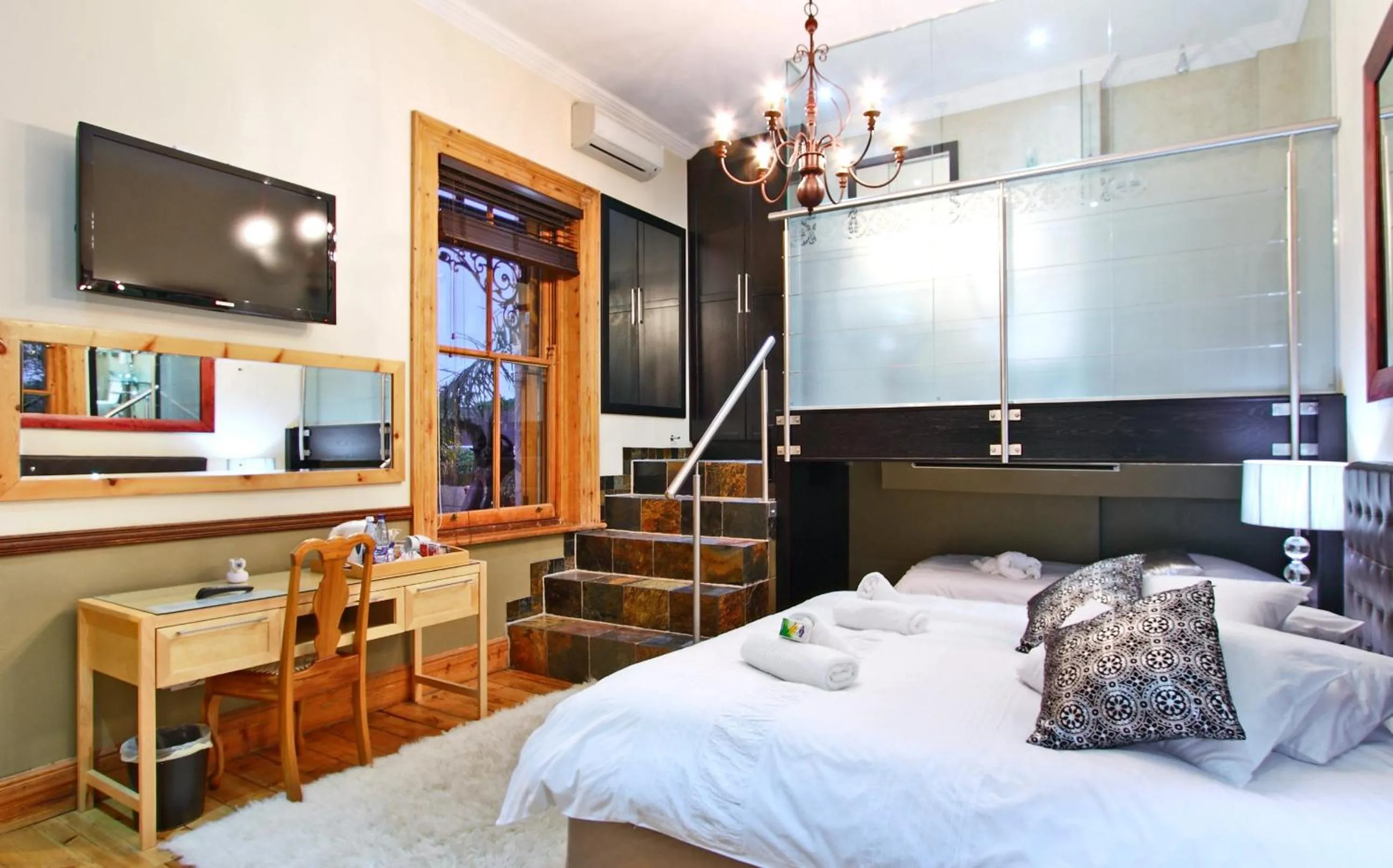 Photo of the whole room, Bed in Wilton Manor SOLAR ENERGY