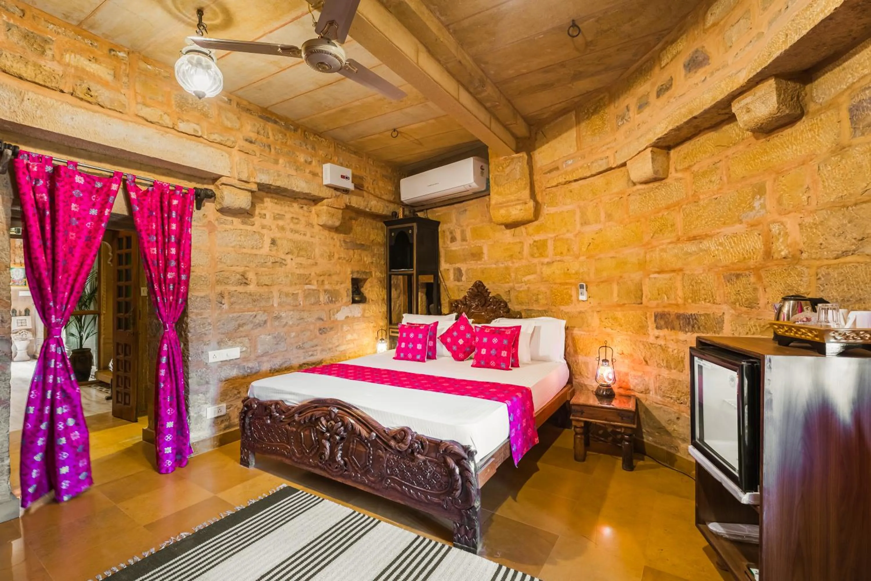 Bed in Hotel Rajmandir