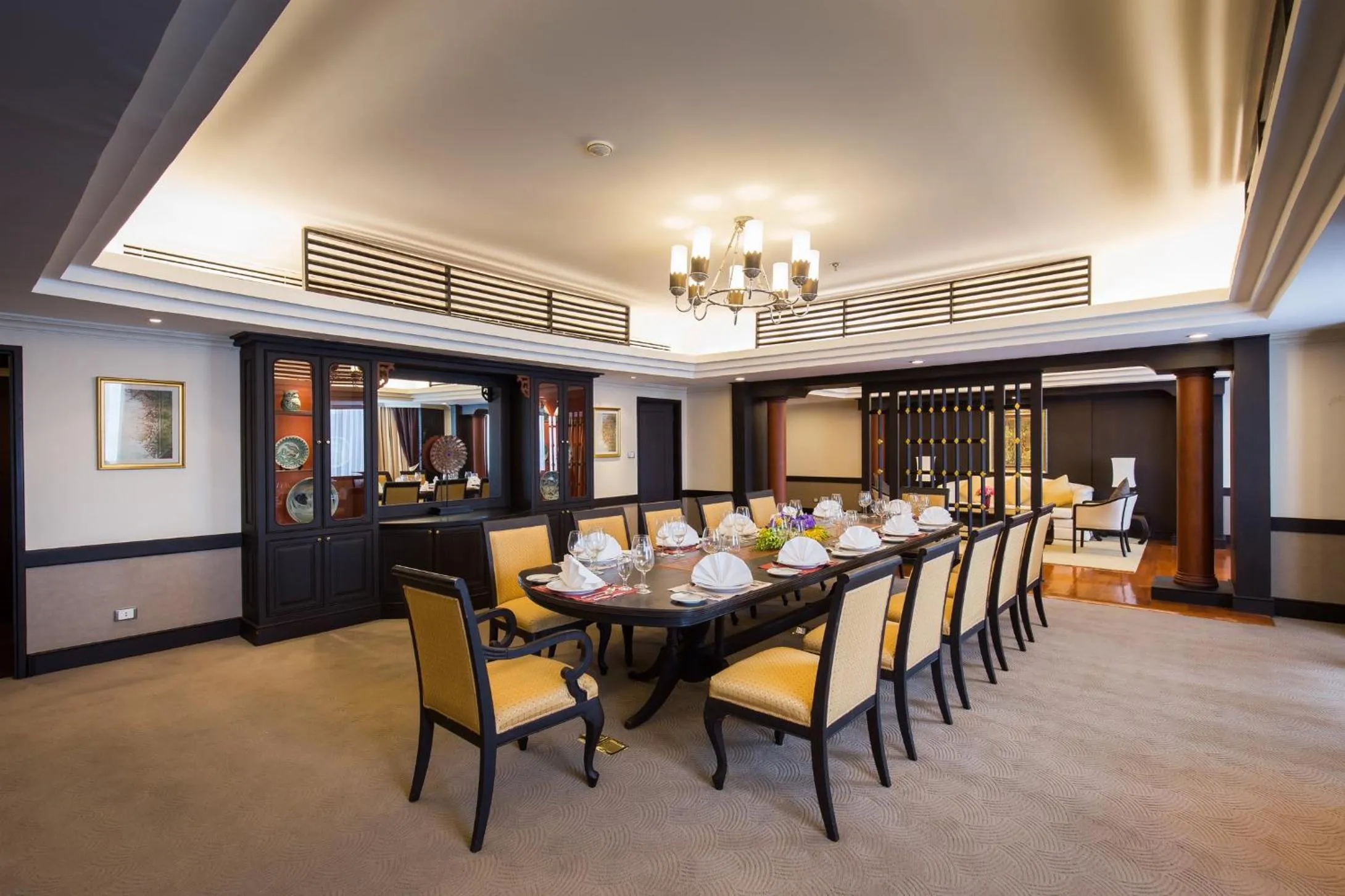 Living room, Restaurant/Places to Eat in Ramada by Wyndham Bangkok Chaophya Park