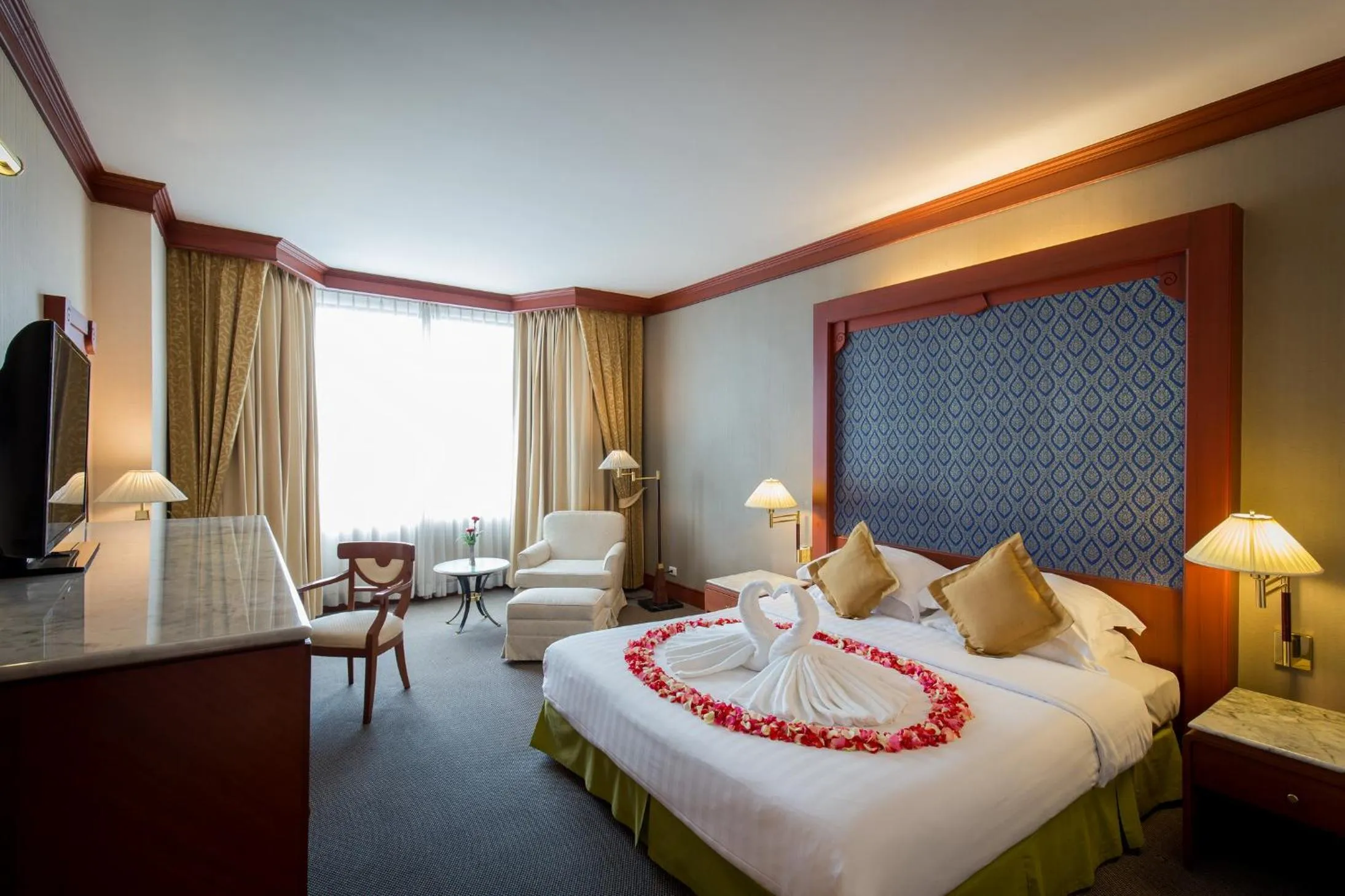 Bed in Ramada by Wyndham Bangkok Chaophya Park