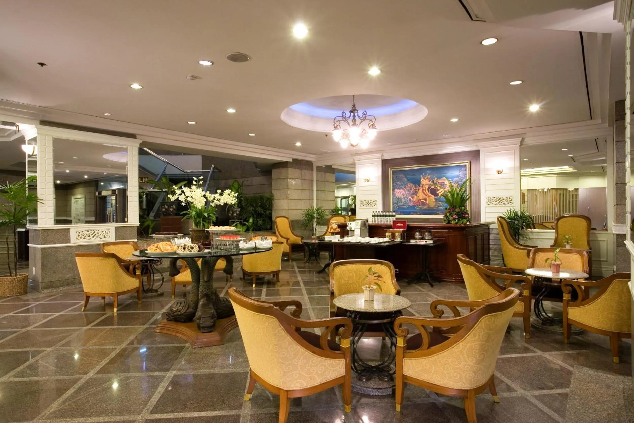 Lobby or reception, Restaurant/Places to Eat in Ramada by Wyndham Bangkok Chaophya Park