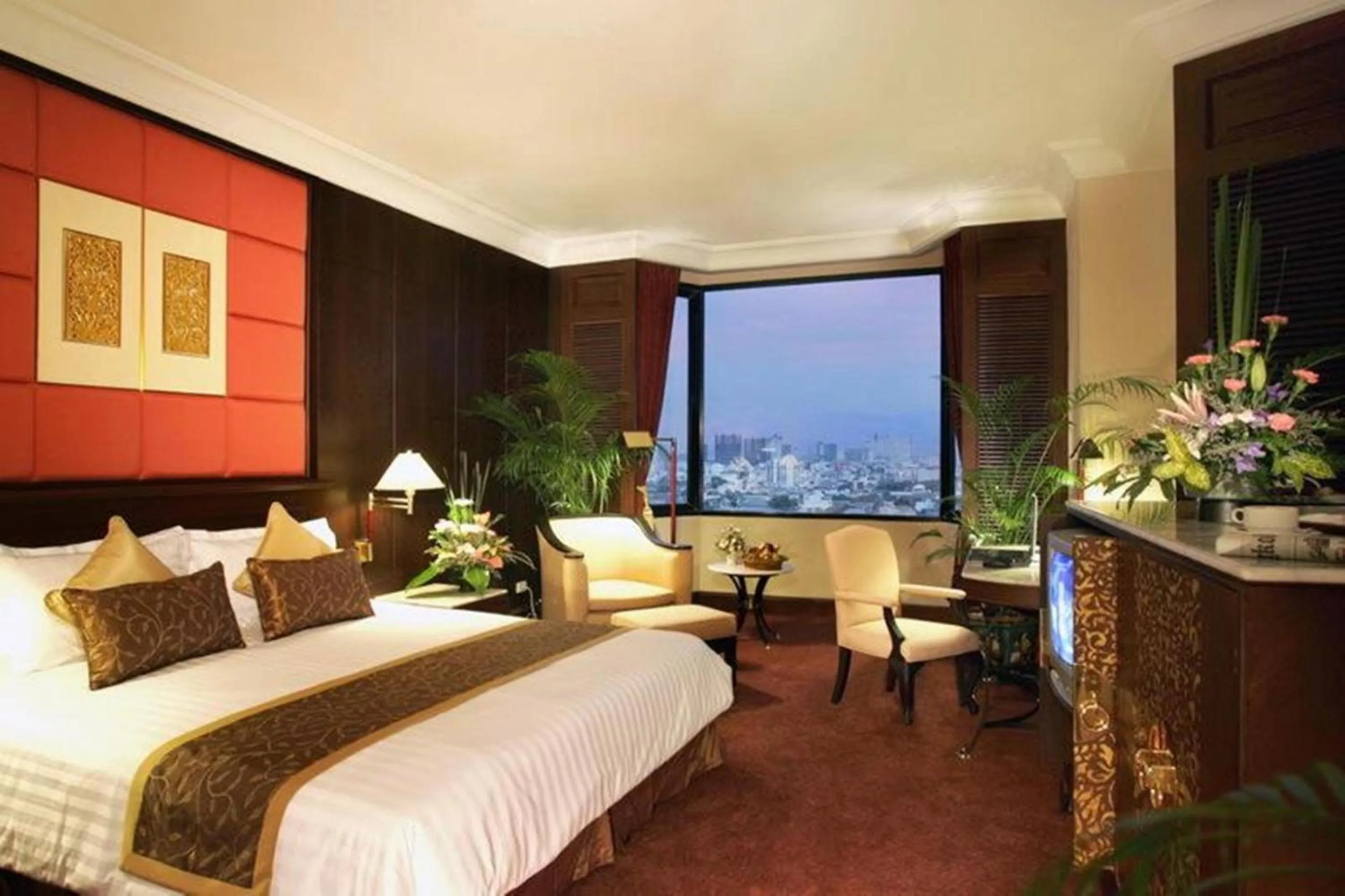 Bed in Ramada by Wyndham Bangkok Chaophya Park