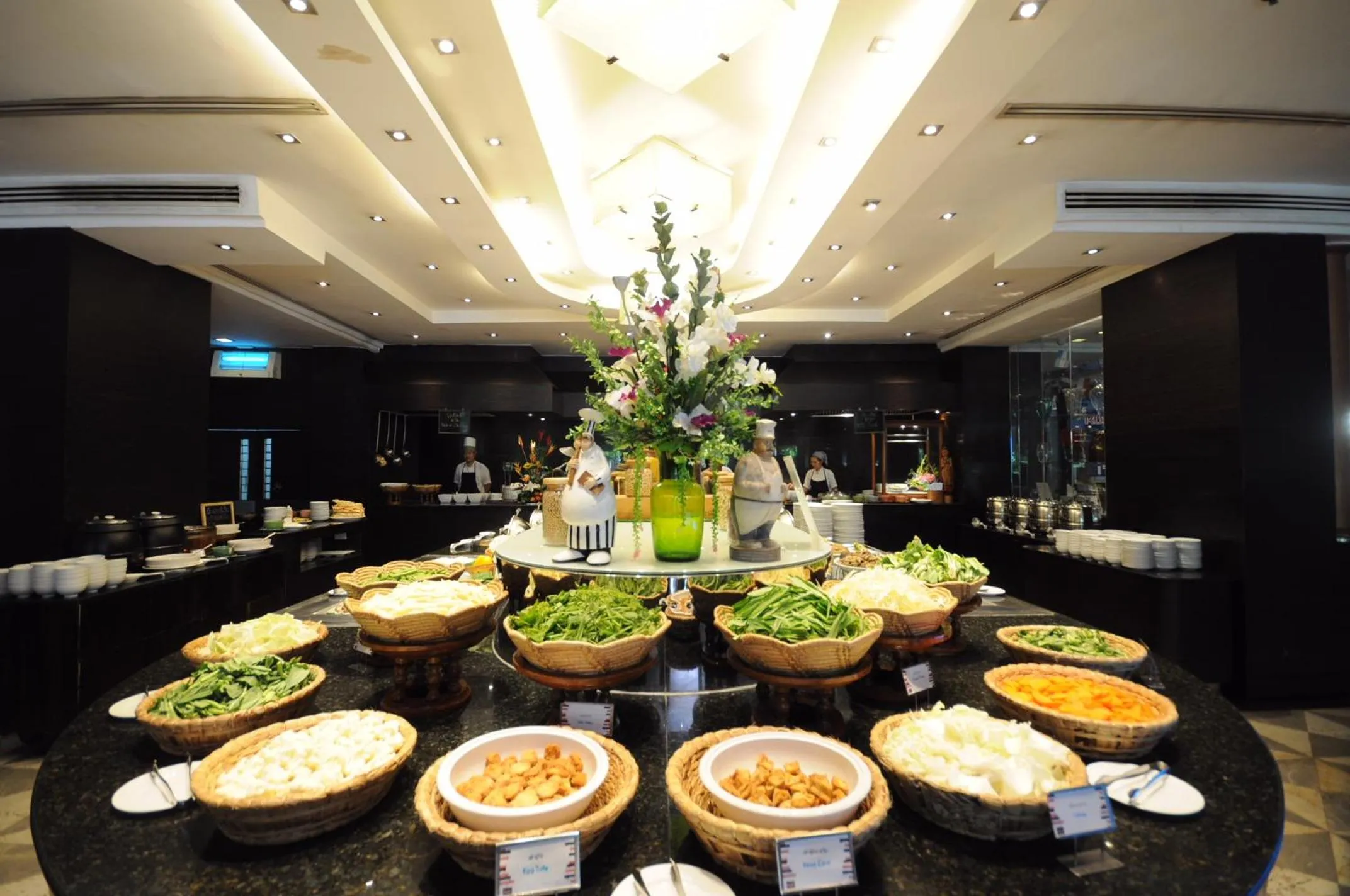 Restaurant/places to eat in Ramada by Wyndham Bangkok Chaophya Park