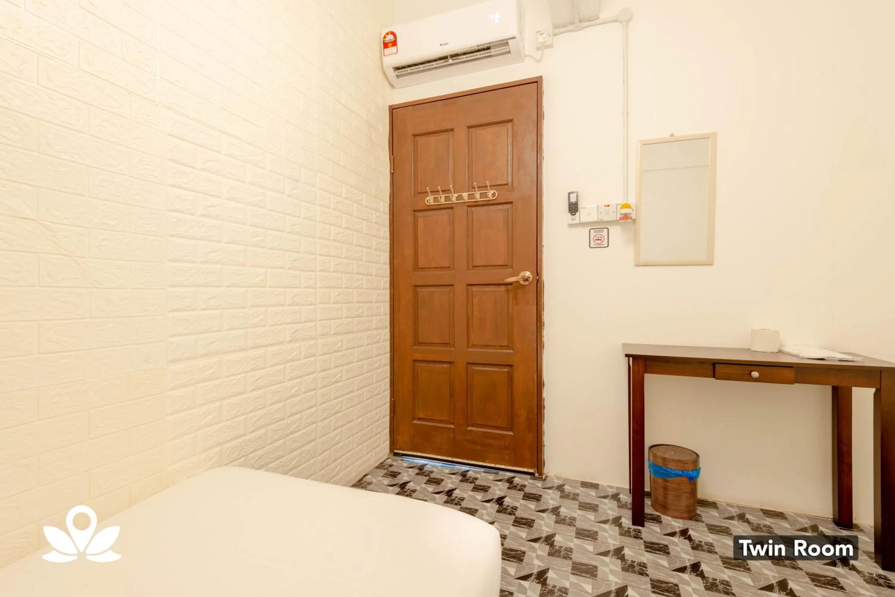 Living room, Bed in Island Backpackers