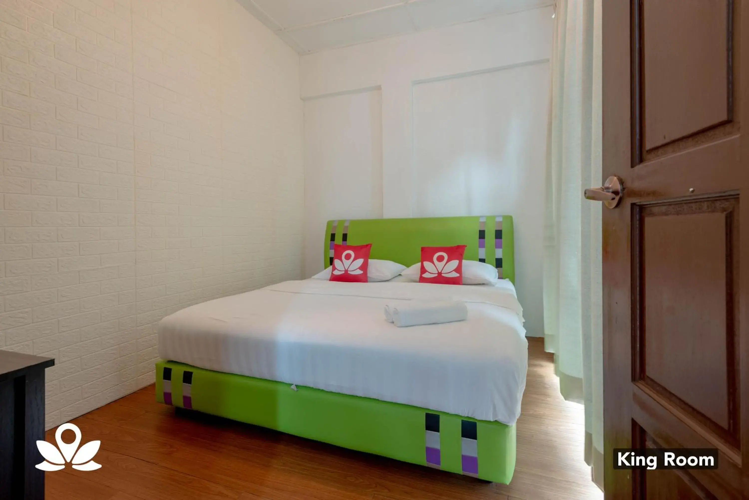 King Room with Shared Bathroom in Island Backpackers King Room with Shared Bathroom in Island Backpackers