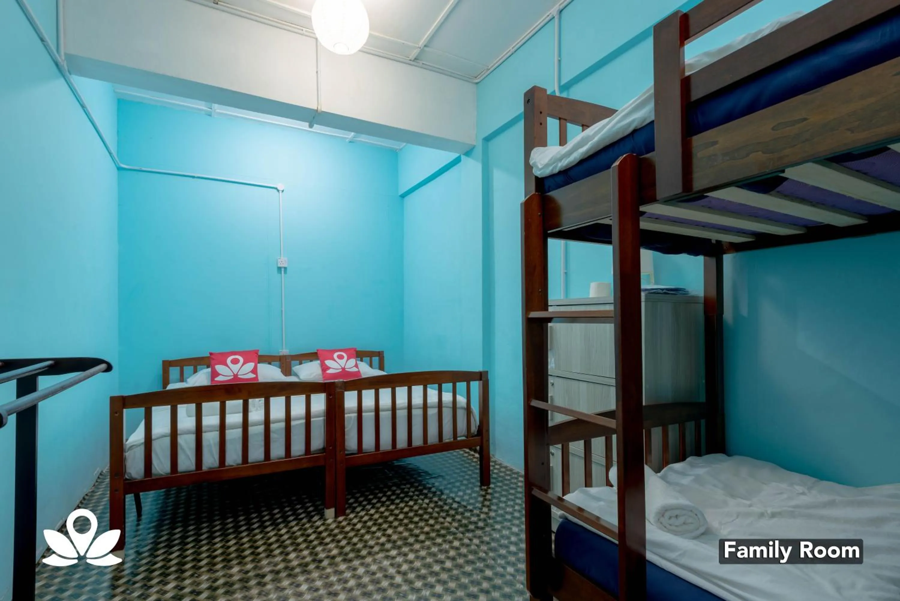 bunk bed, Bed in Island Backpackers