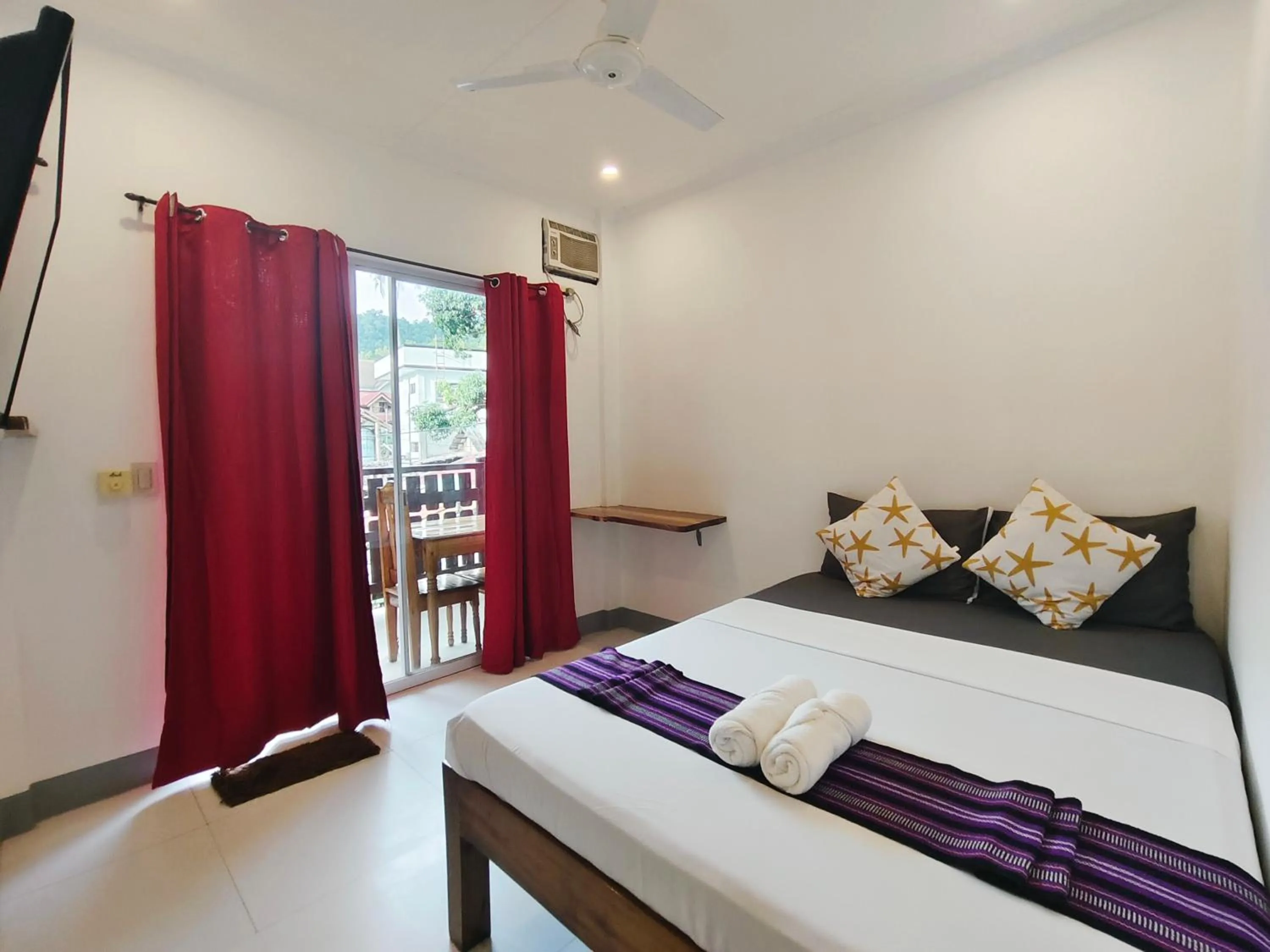 Bed in Neela Tourist Lodge