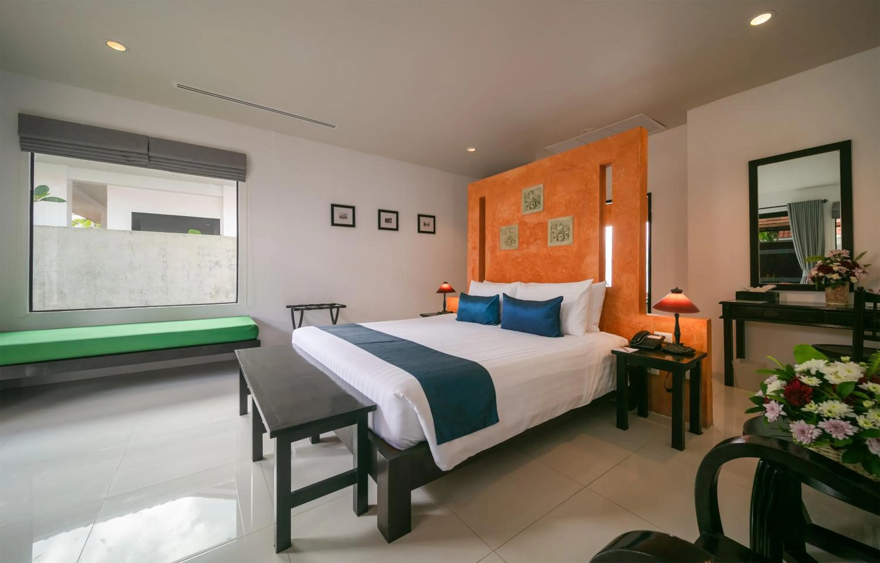 Photo of the whole room, Bed in The Old Phuket - Karon Beach Resort