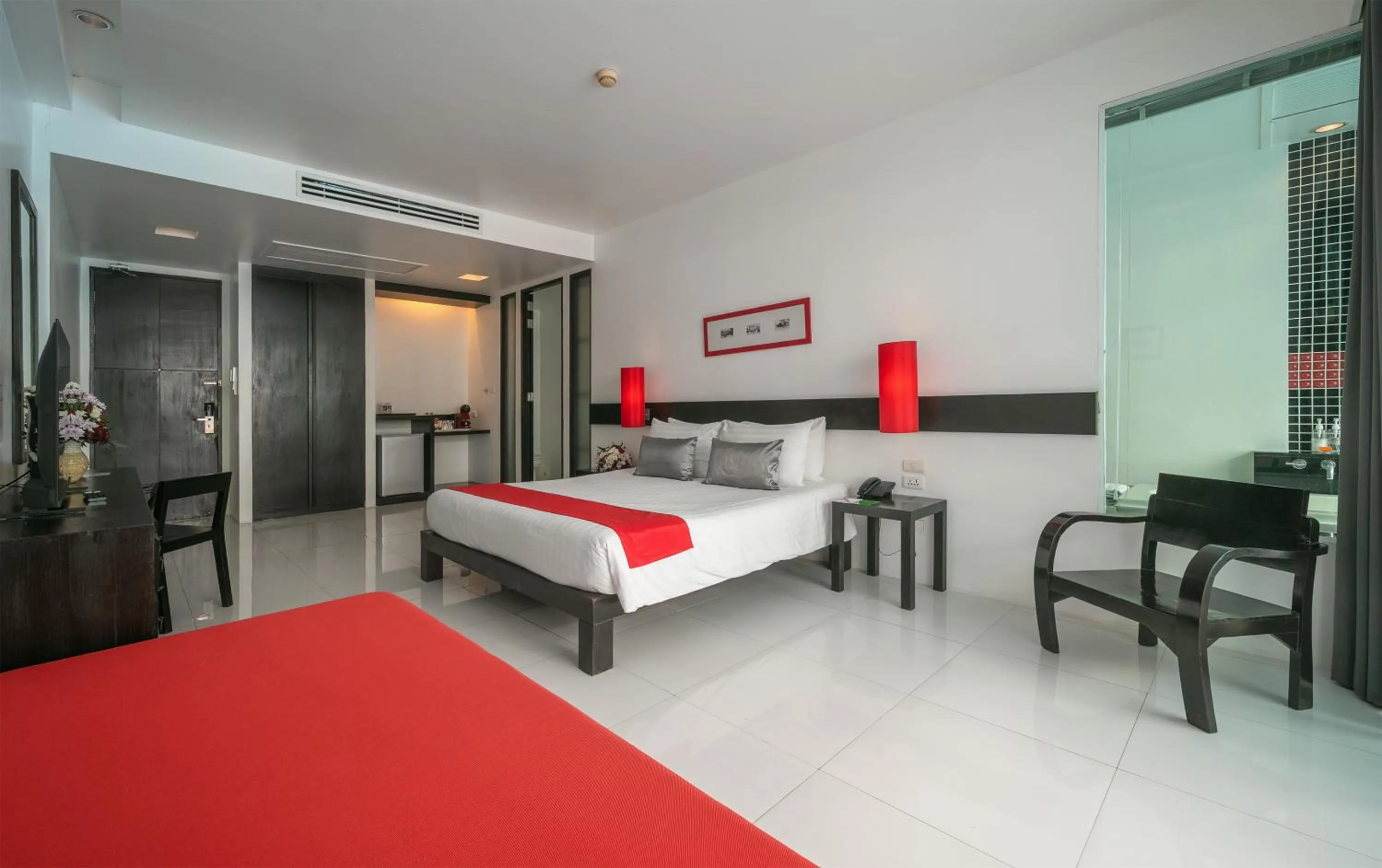 Bed in The Old Phuket - Karon Beach Resort