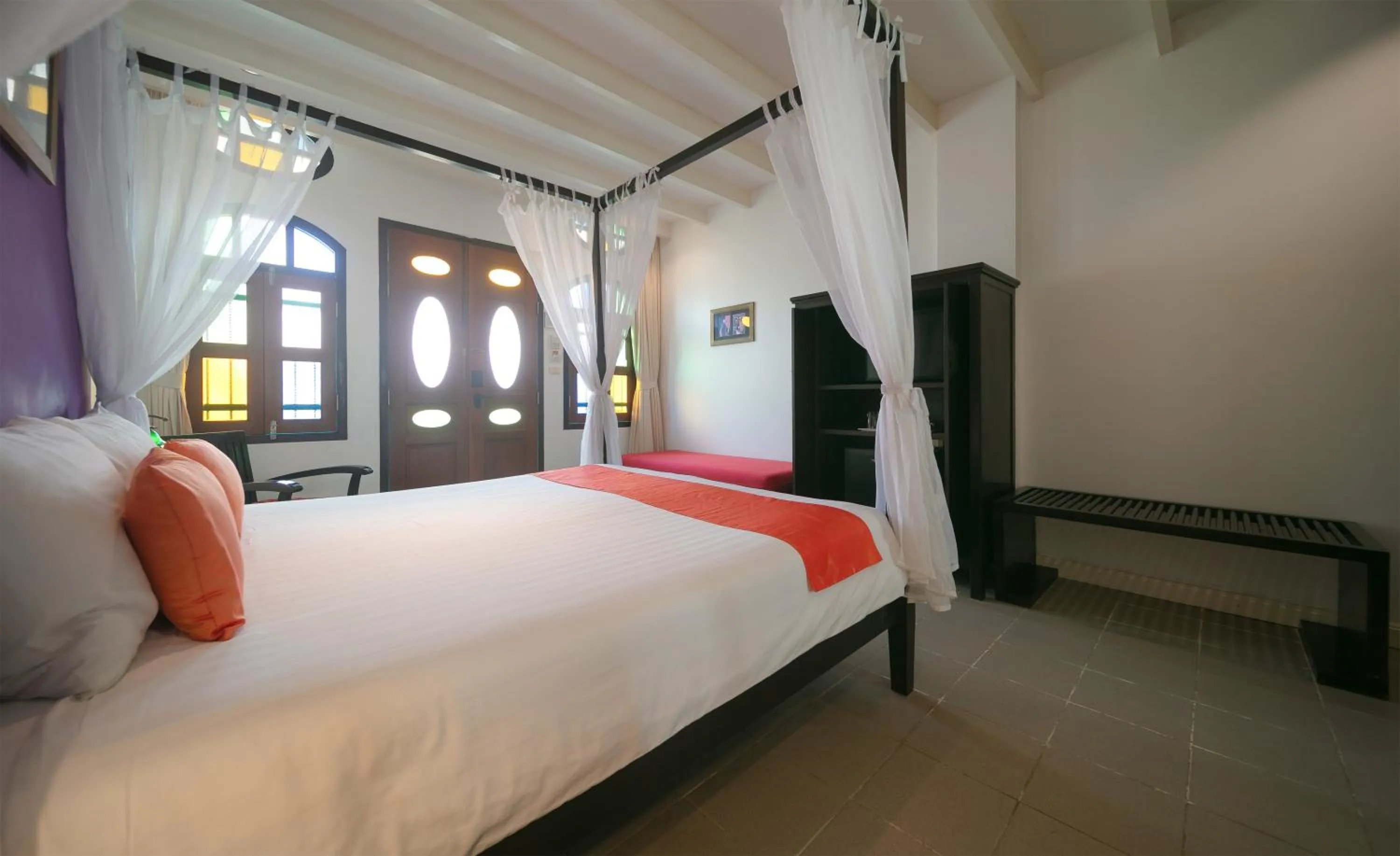 Bed in The Old Phuket - Karon Beach Resort