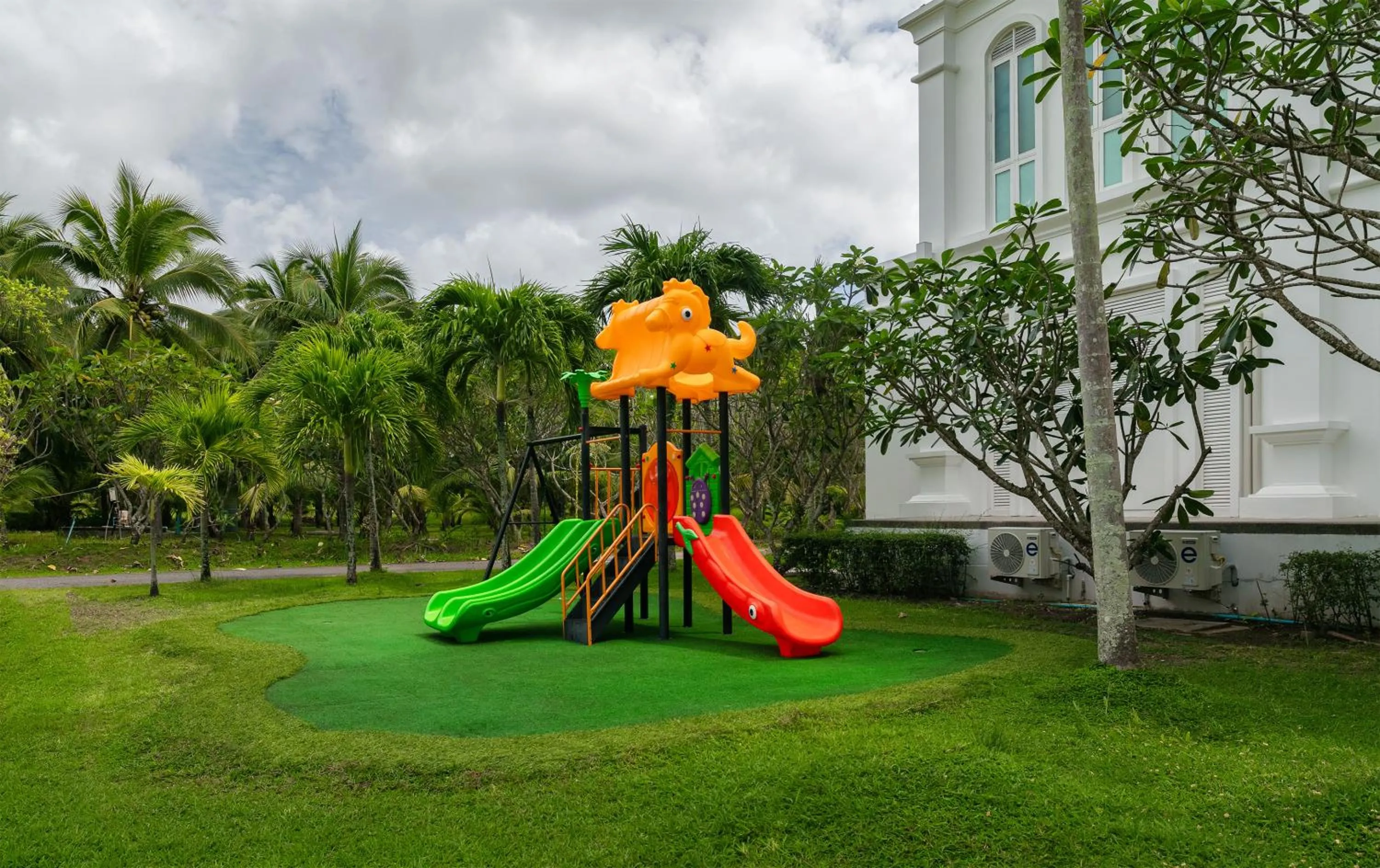 Property building in The Old Phuket - Karon Beach Resort