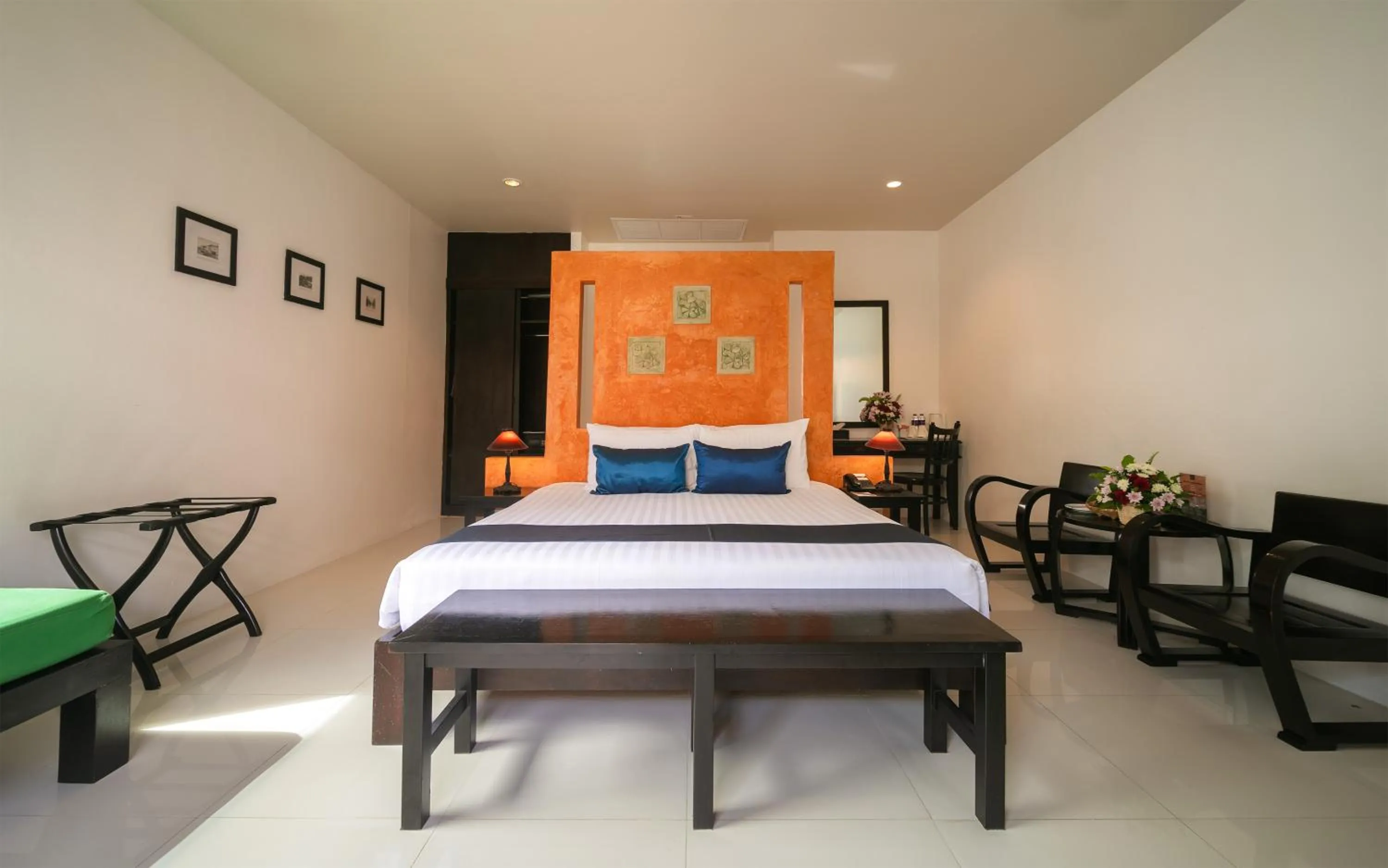 Bed in The Old Phuket - Karon Beach Resort