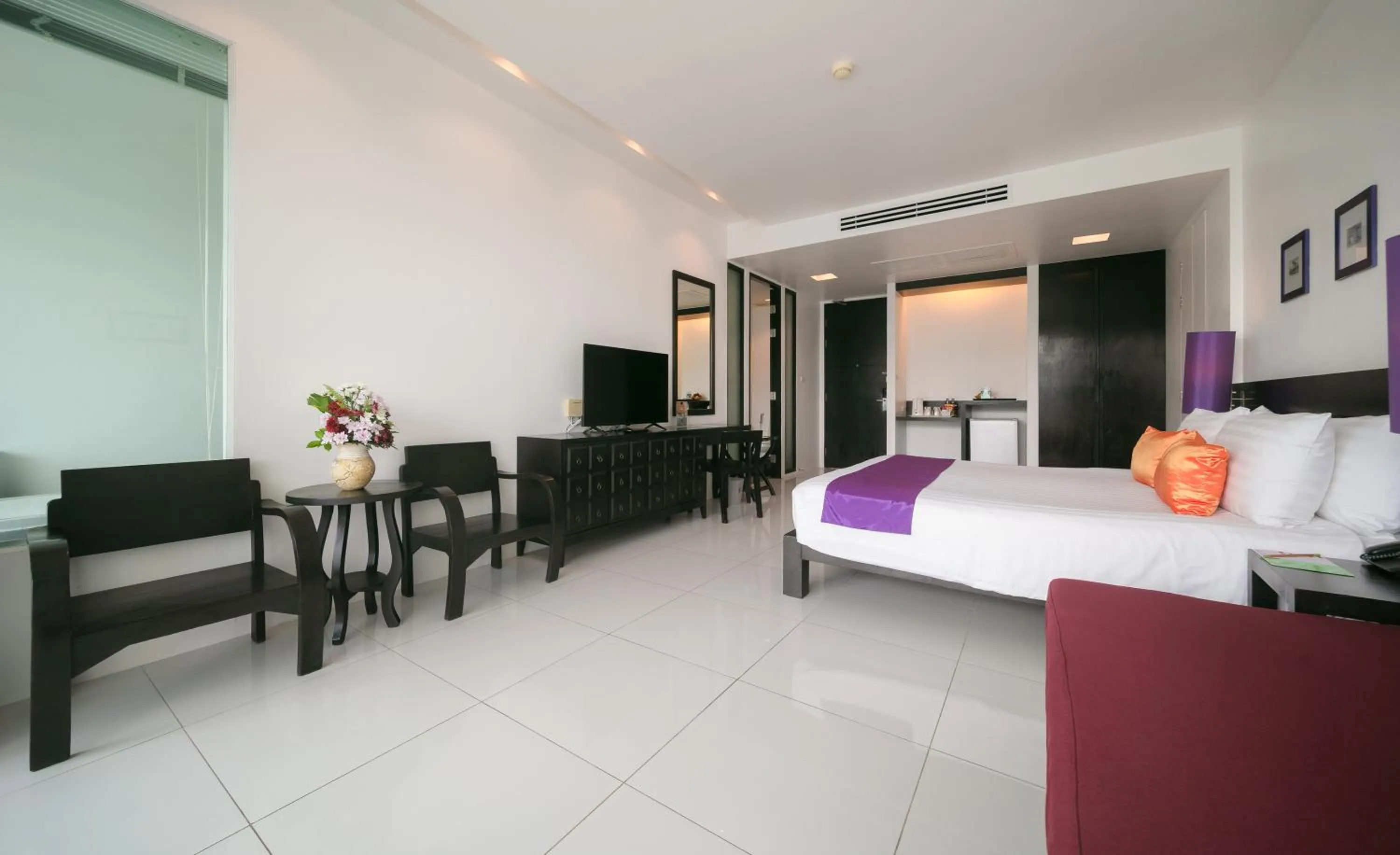 Bed in The Old Phuket - Karon Beach Resort