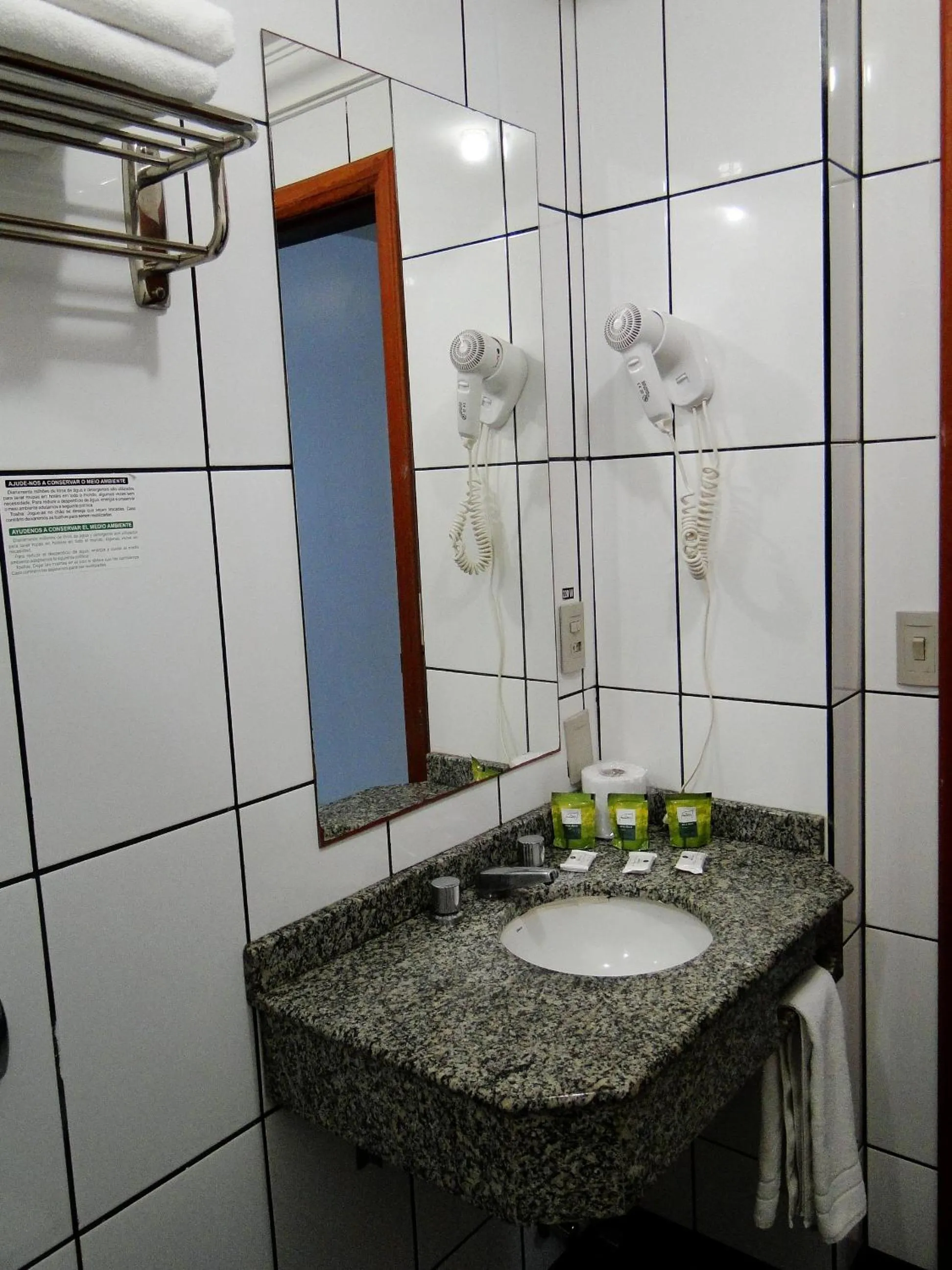 Bathroom in Hotel das Américas