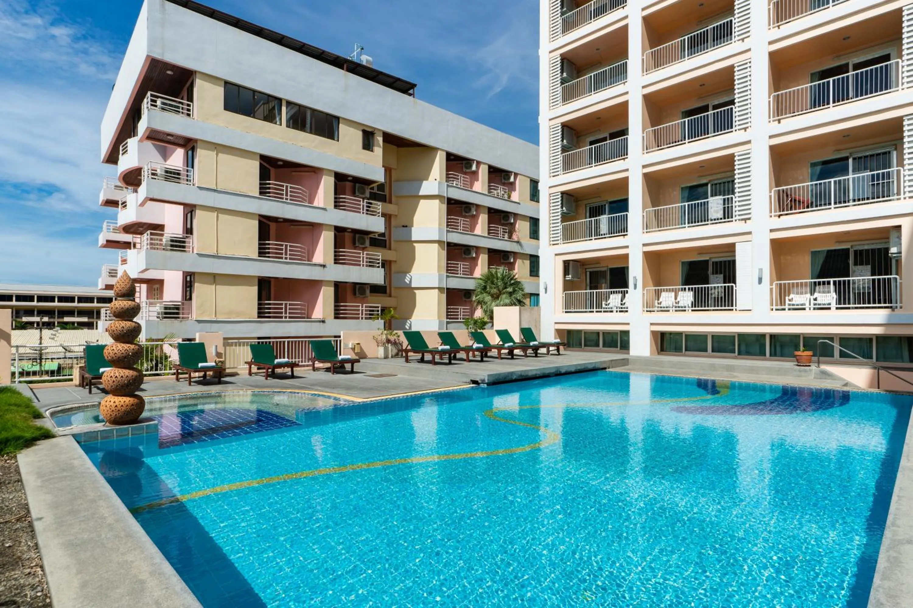 Swimming pool in Best Bella Pattaya