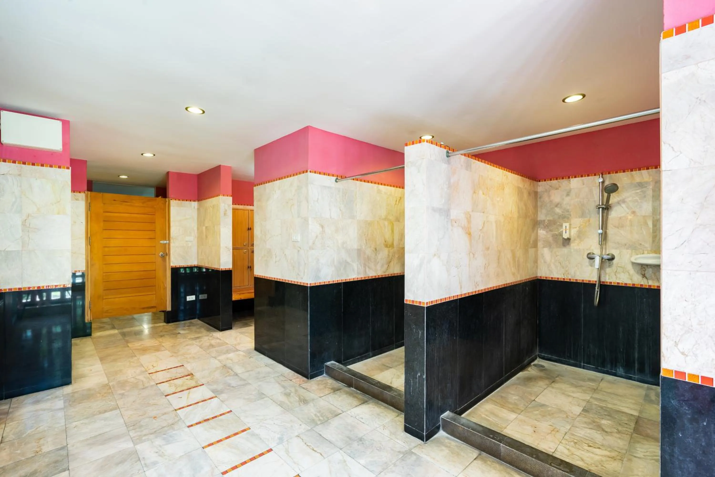 Toilet in Best Bella Pattaya