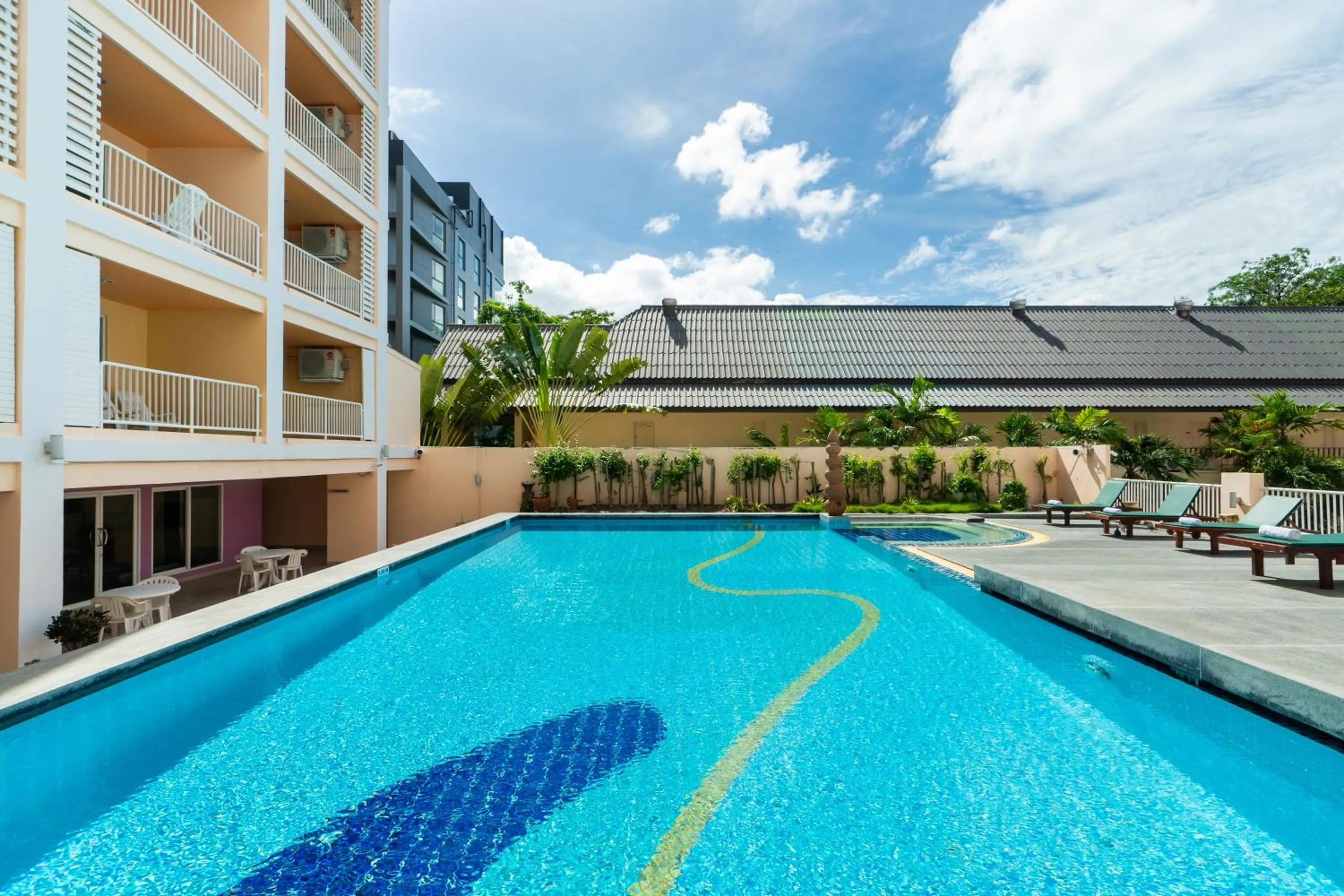 Swimming pool in Best Bella Pattaya