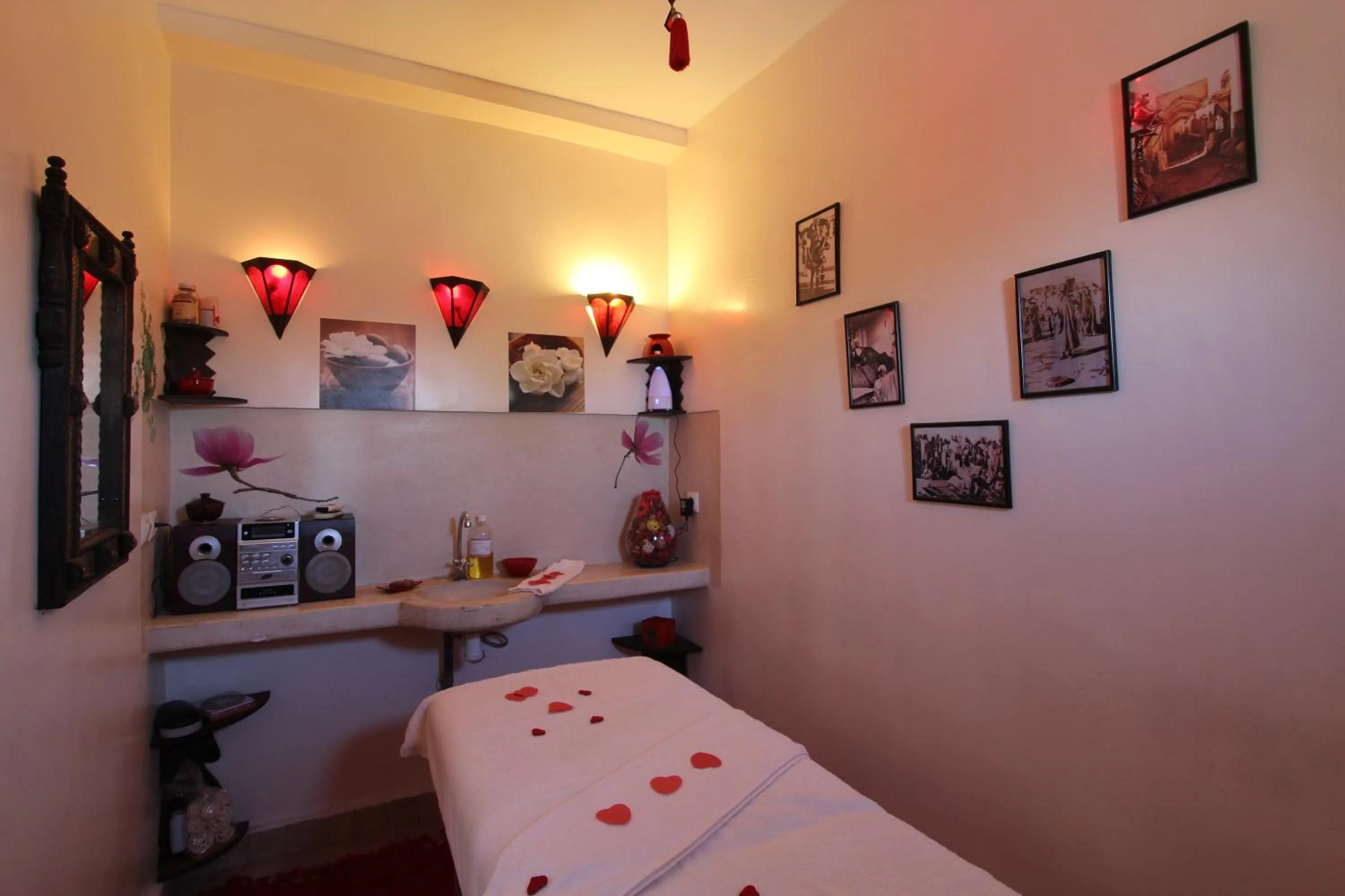 Spa and wellness centre/facilities, Bed in Riad La Porte Rouge By La Siredrah