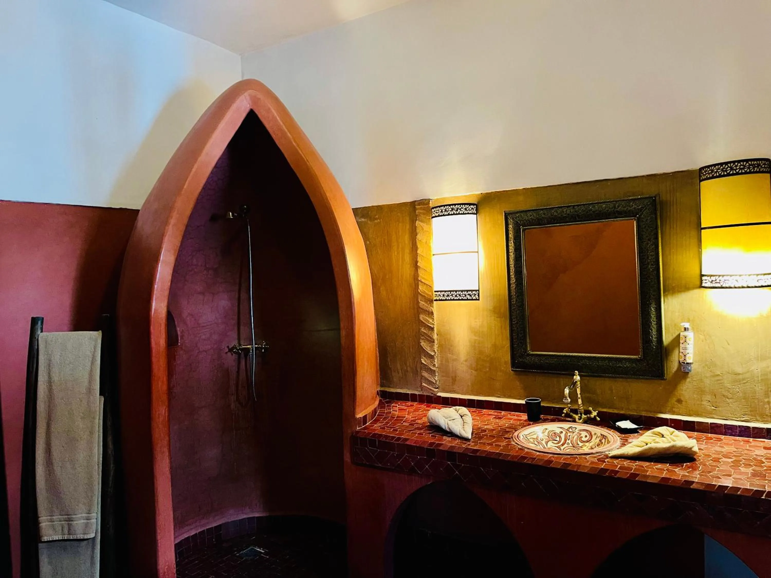 Bathroom in Riad La Porte Rouge By La Siredrah