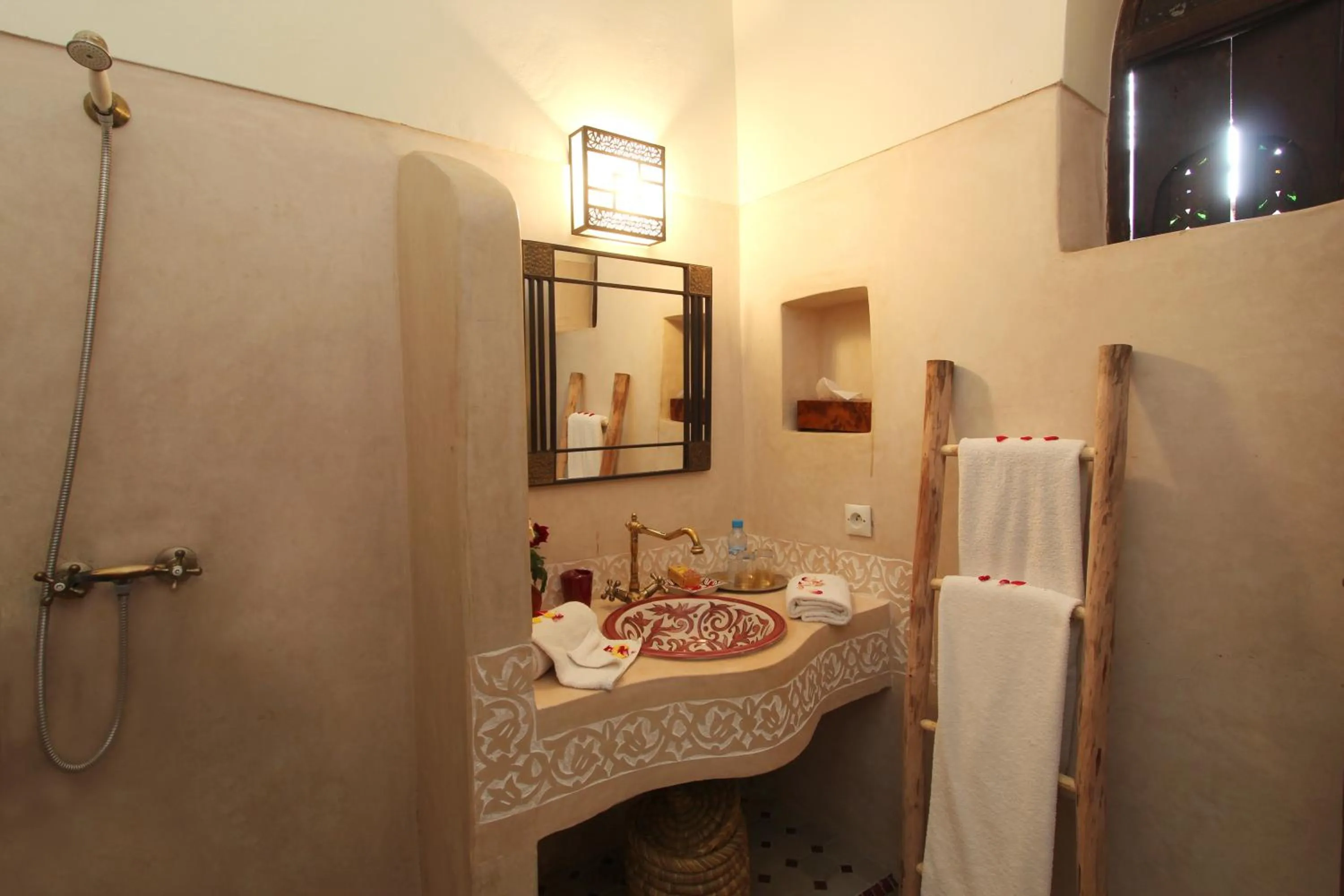Bathroom in Riad La Porte Rouge By La Siredrah
