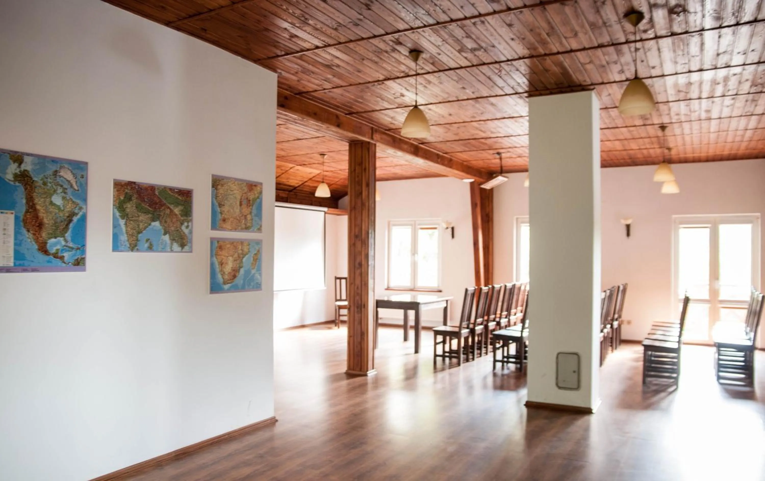 Business facilities in Przystanek Tleń