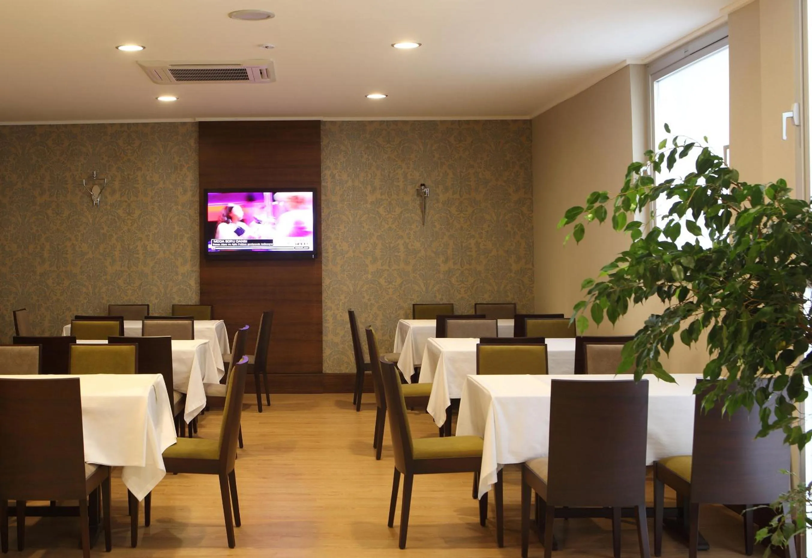 Restaurant/places to eat in Eyuboglu Hotel