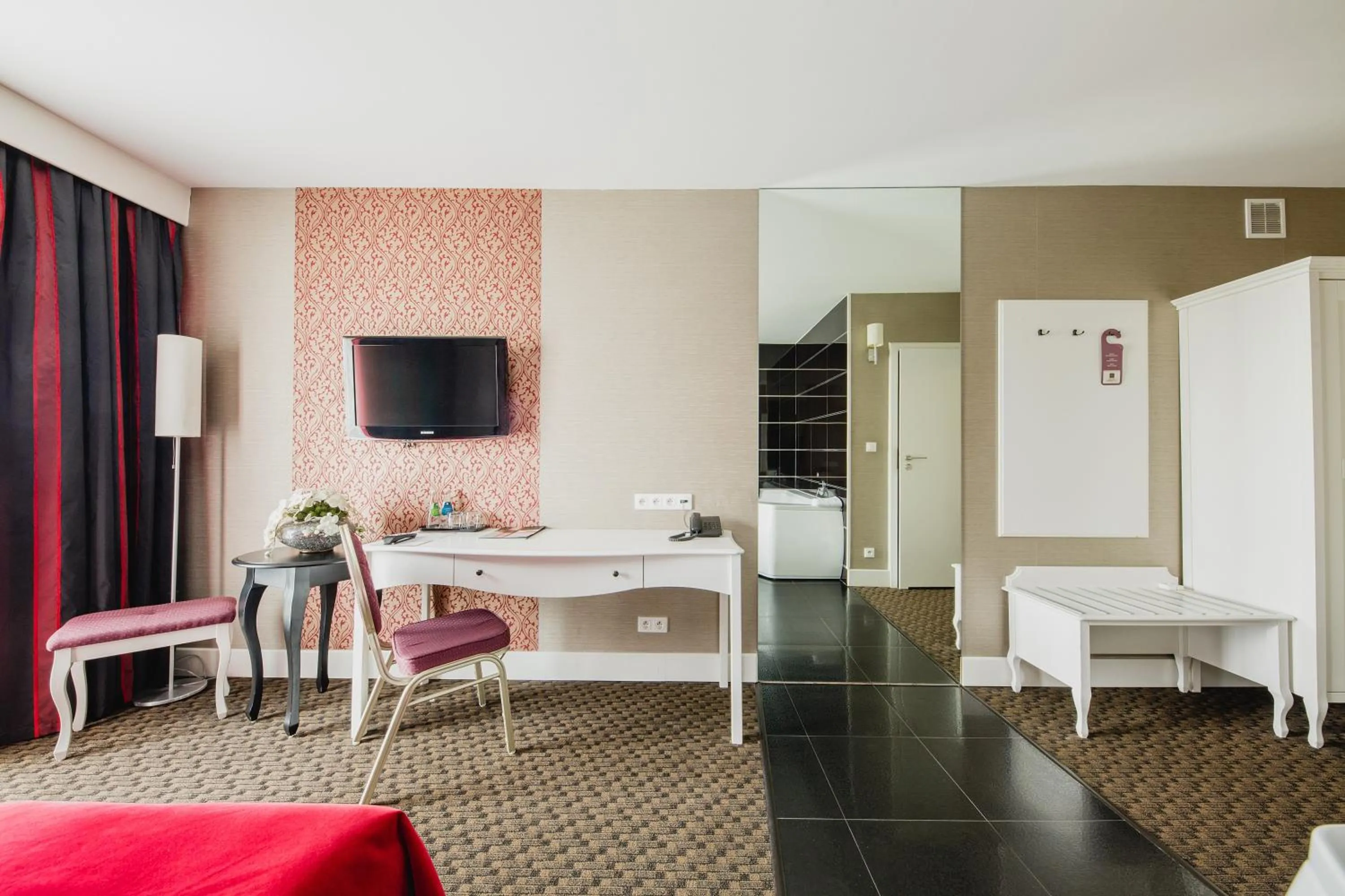 Bed in Hotel Lamberton