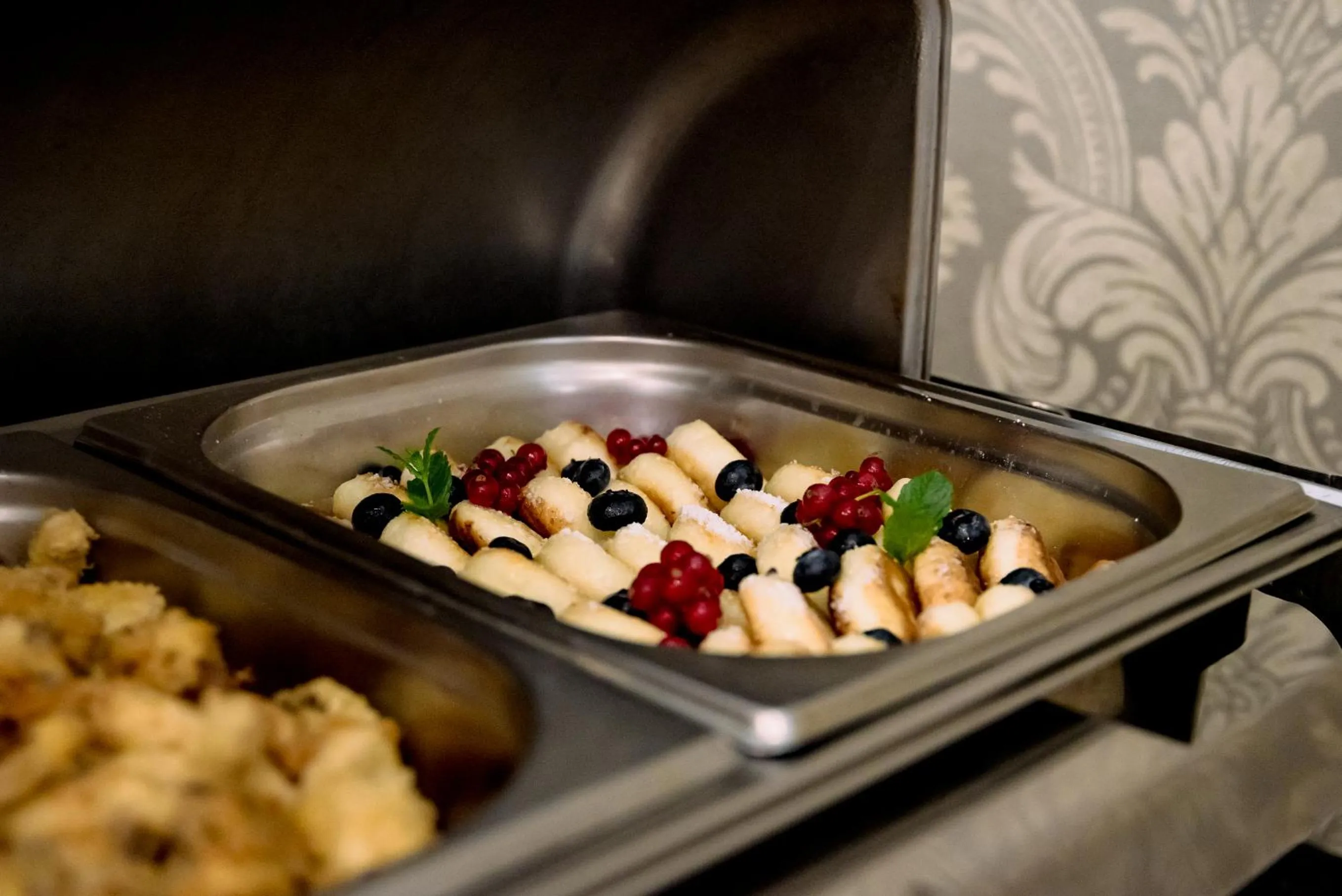 Restaurant/places to eat in Hotel Lamberton