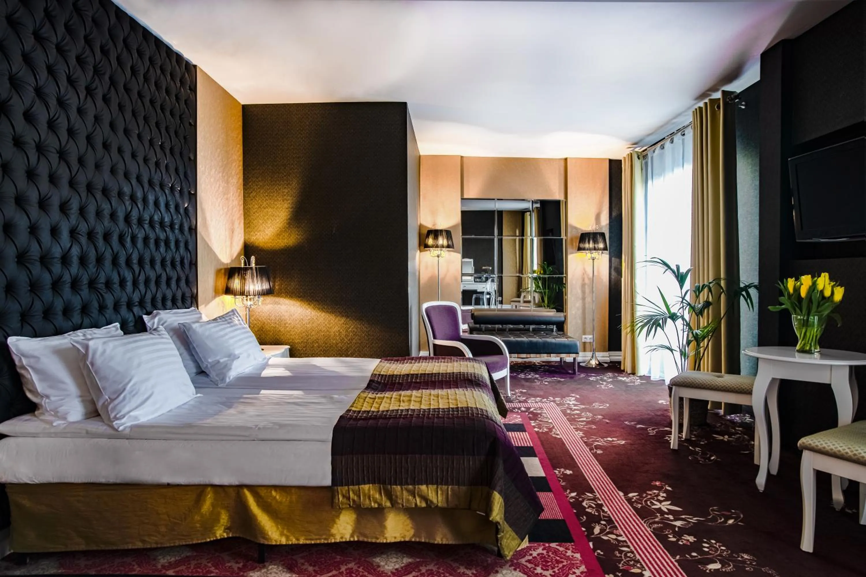 Bed in Hotel Lamberton