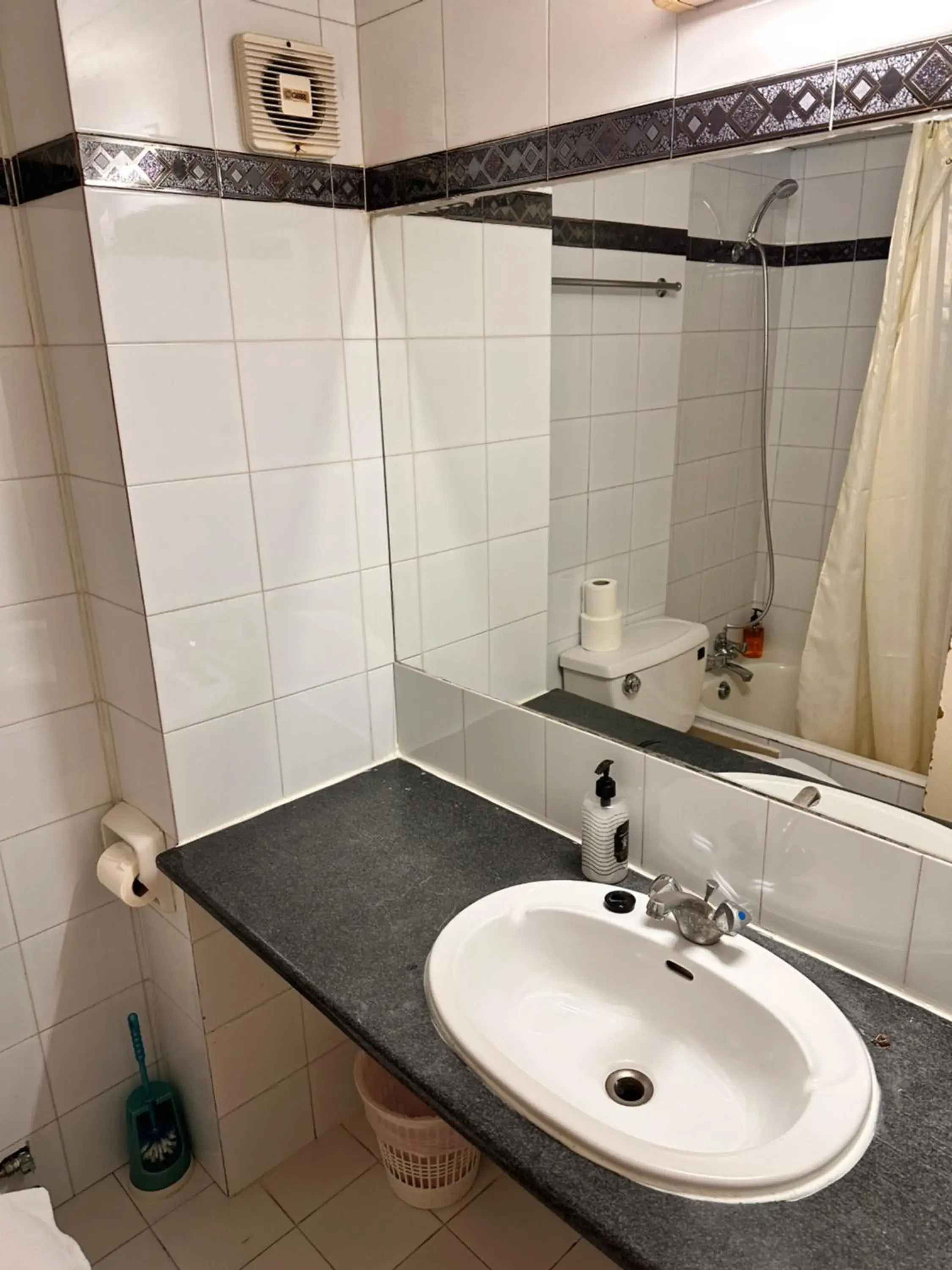 Triple Room in San Remo Hotel Triple Room in San Remo Hotel