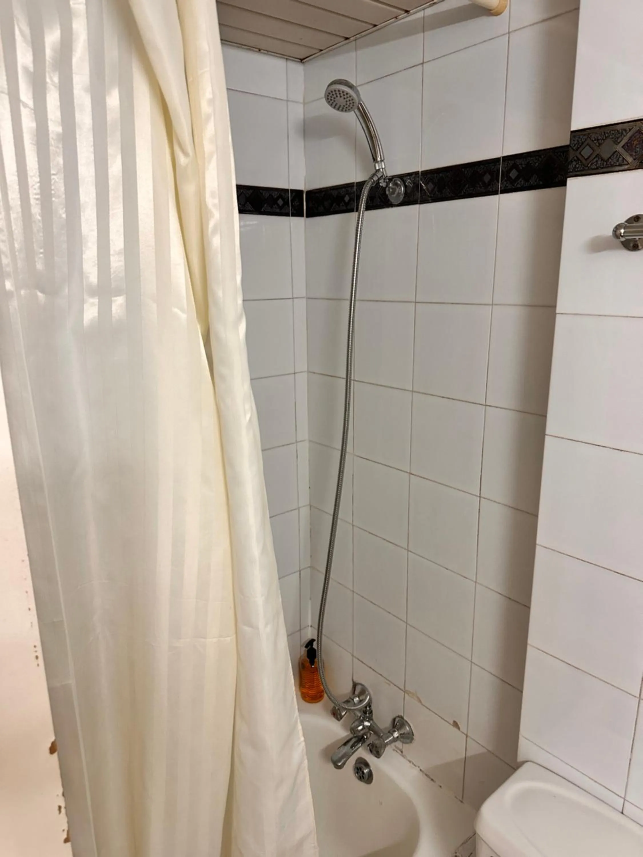 Shower in San Remo Hotel