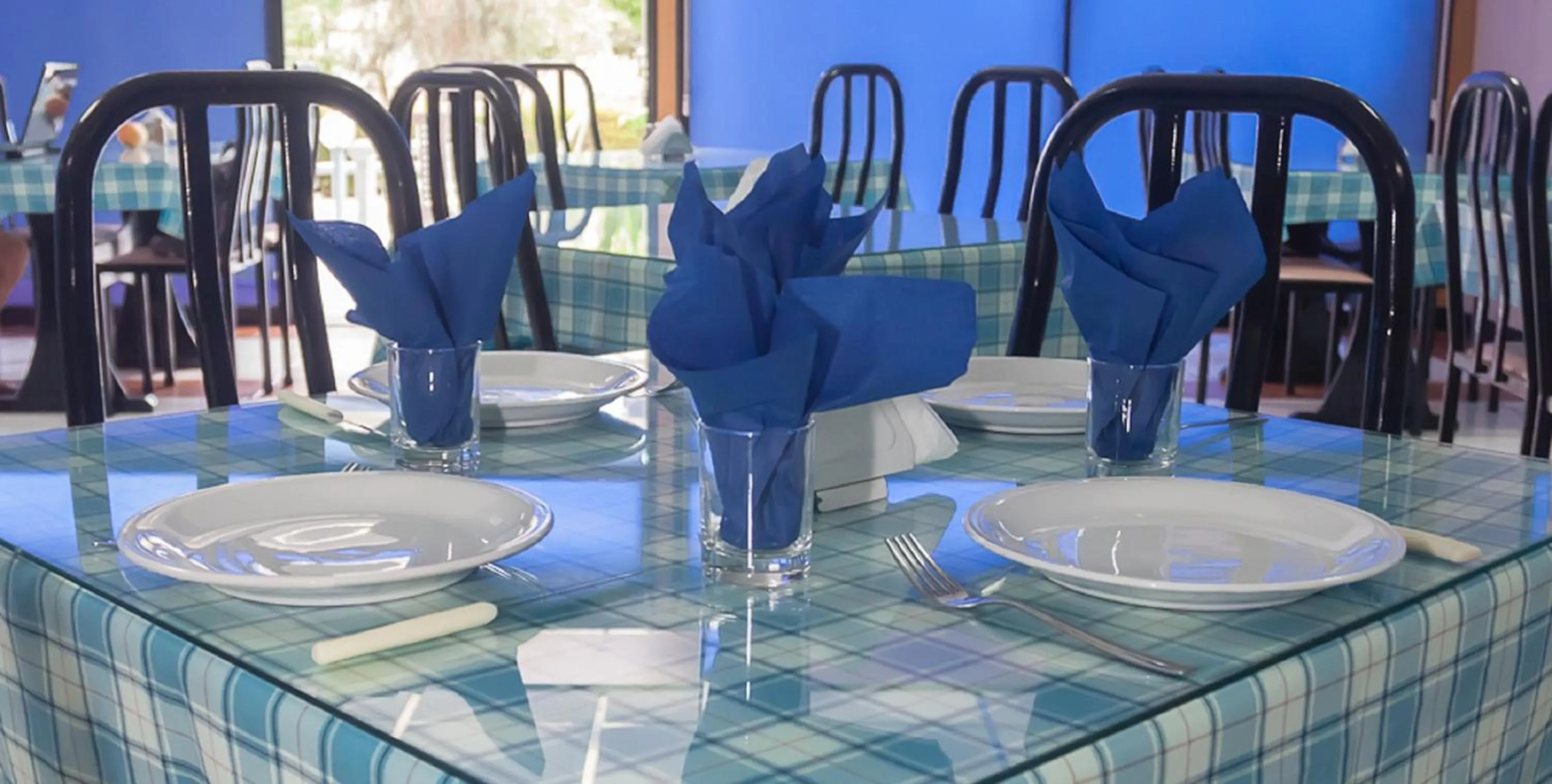 Restaurant/places to eat in San Remo Hotel