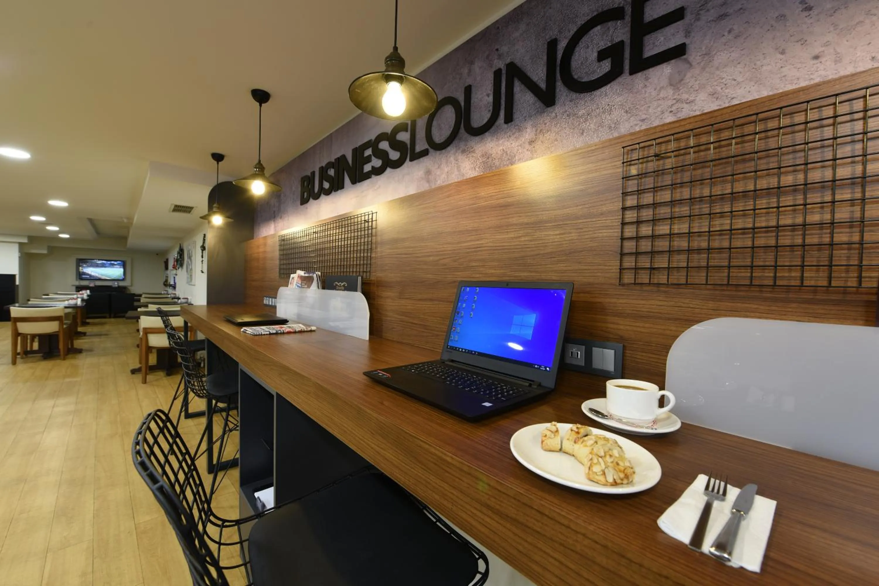 Coffee/tea facilities in Asal Hotel