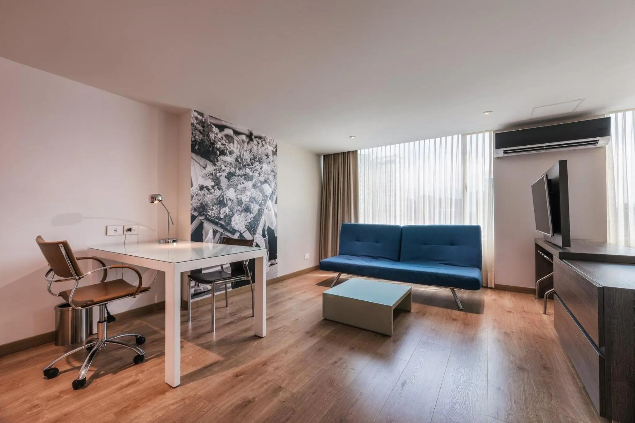 Photo of the whole room in Hotel Holiday Inn Express & Suites Medellin by IHG