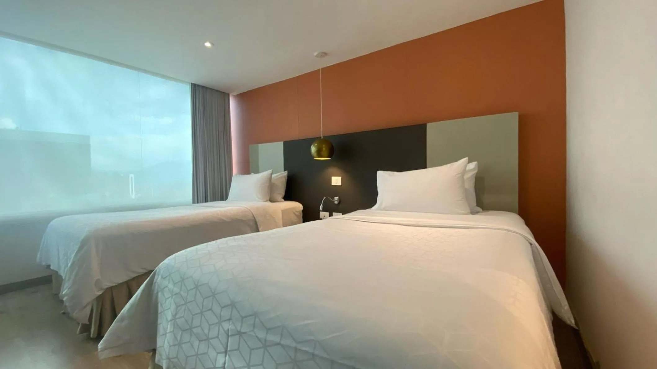 Photo of the whole room, Bed in Hotel Holiday Inn Express & Suites Medellin by IHG