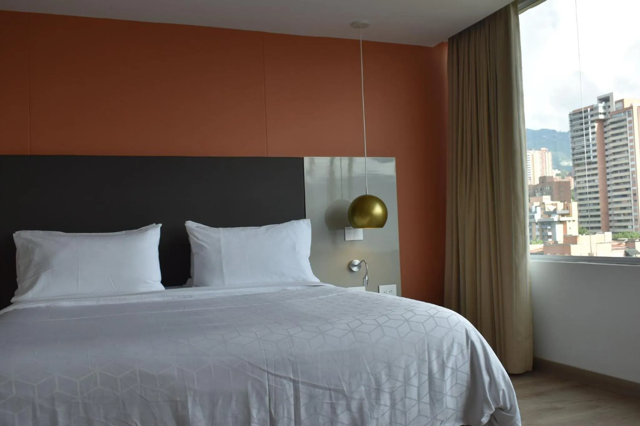 Photo of the whole room, Bed in Hotel Holiday Inn Express & Suites Medellin by IHG