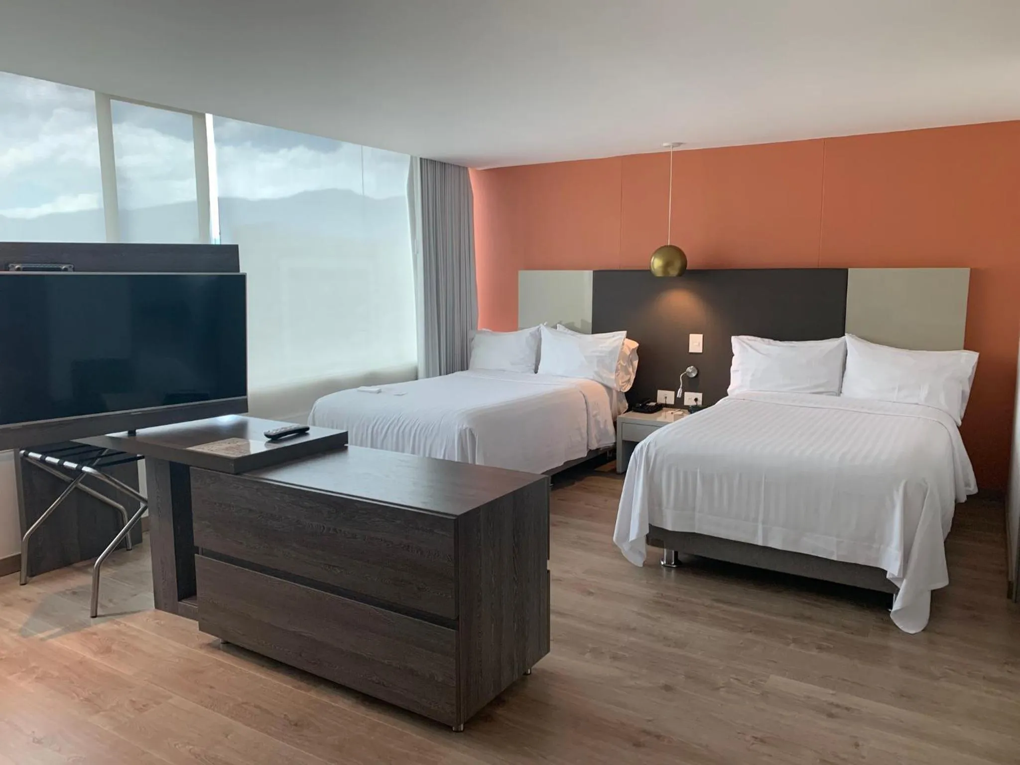 Photo of the whole room, Bed in Hotel Holiday Inn Express & Suites Medellin by IHG