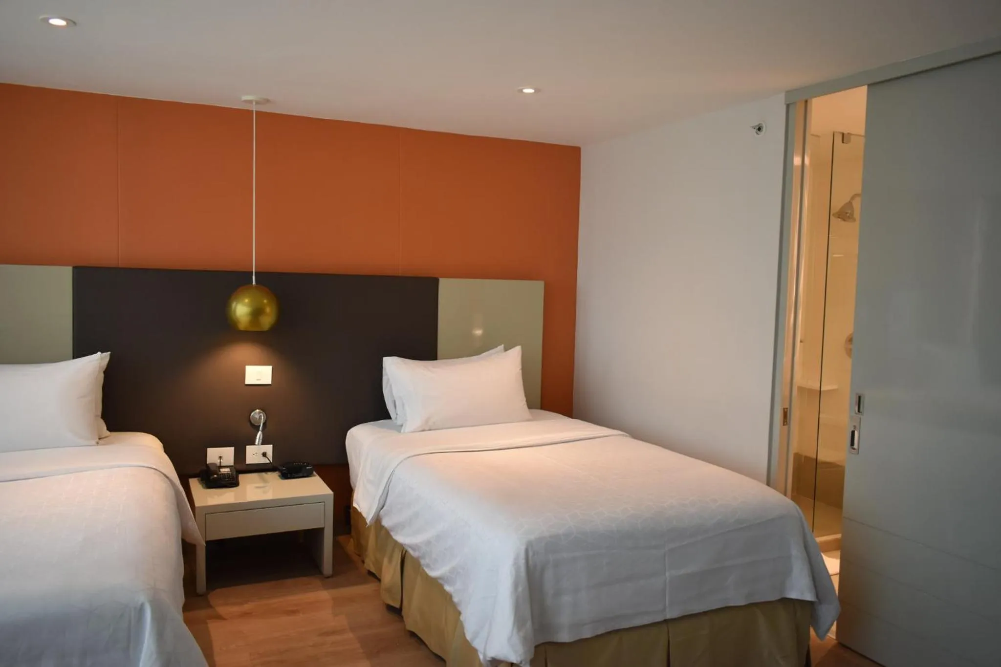 Photo of the whole room, Bed in Hotel Holiday Inn Express & Suites Medellin by IHG