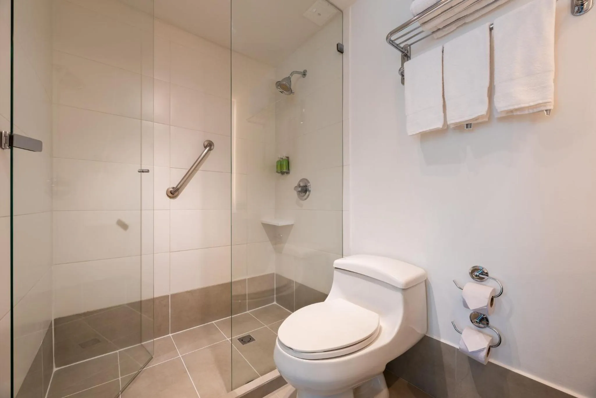 Photo of the whole room in Hotel Holiday Inn Express & Suites Medellin by IHG