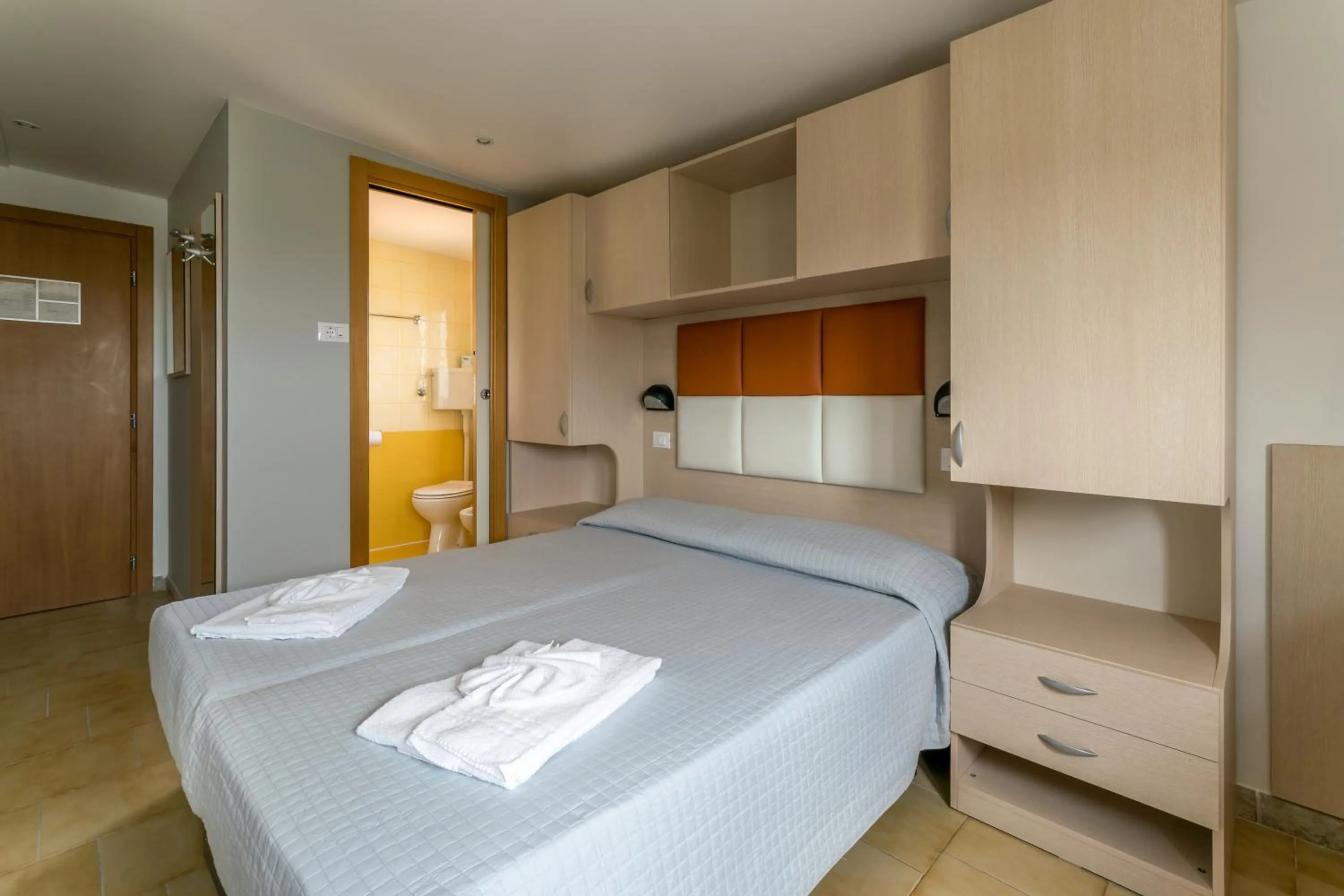 Photo of the whole room, Bed in Hotel Stresa