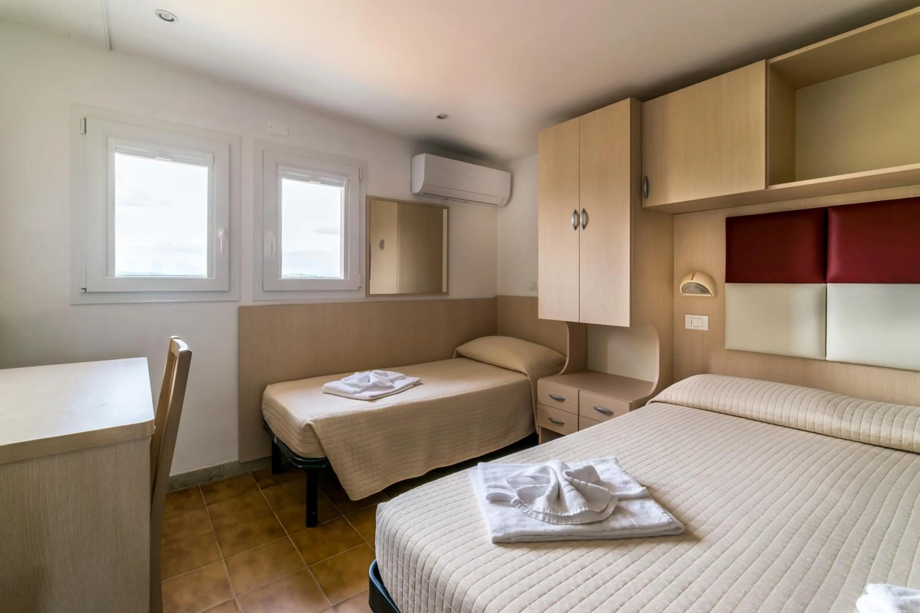 Photo of the whole room, Bed in Hotel Stresa