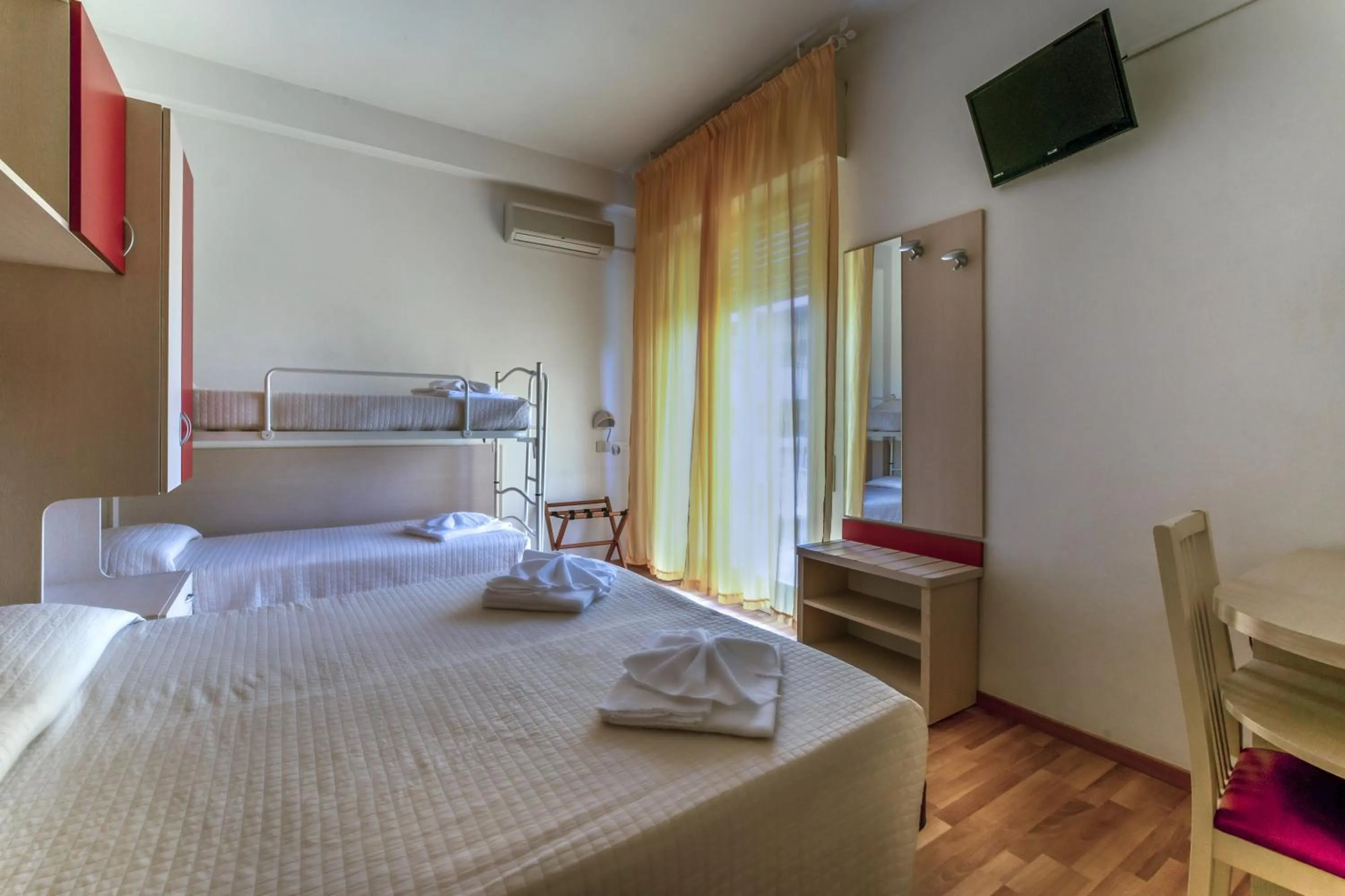 Photo of the whole room, Bed in Hotel Stresa