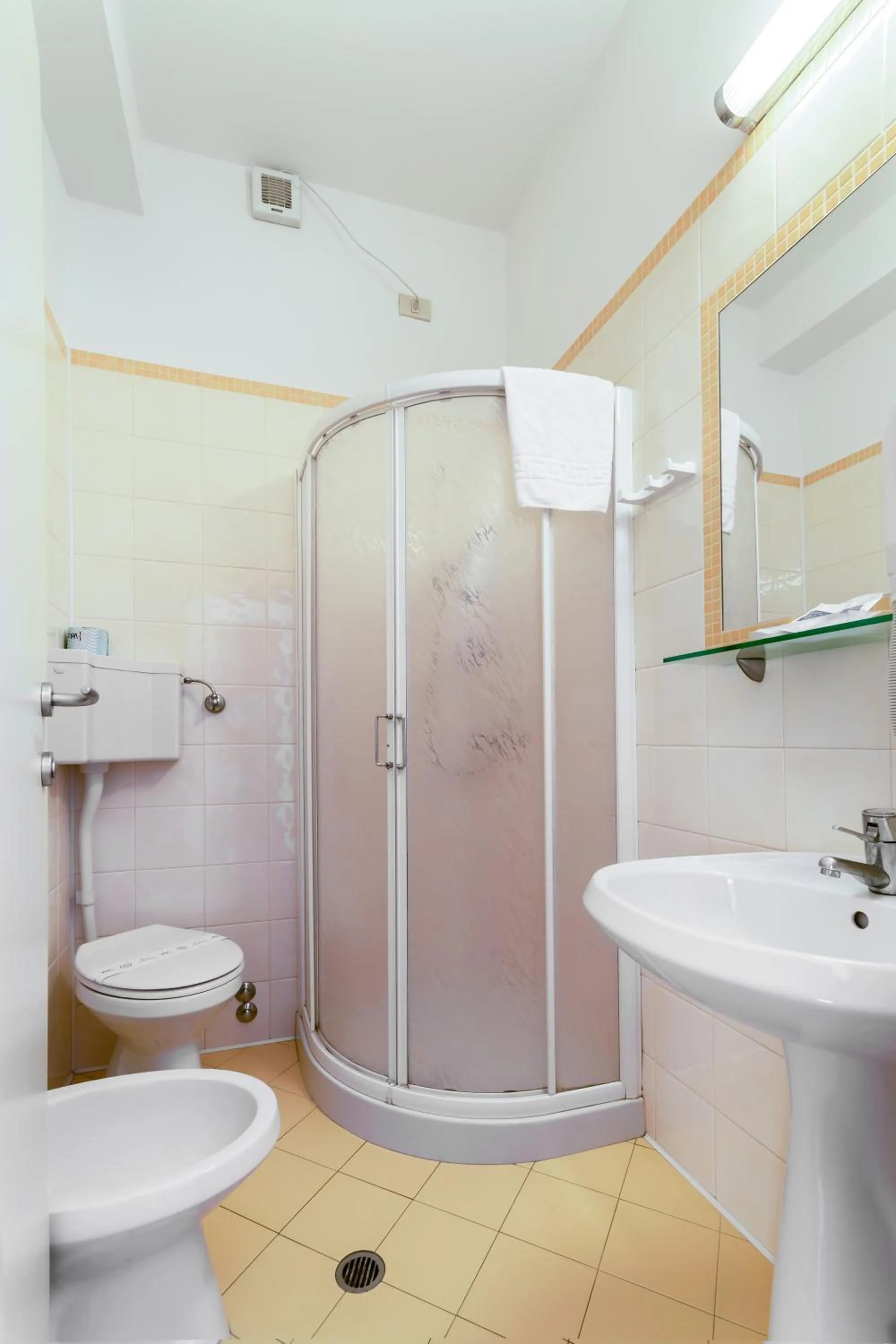 Bathroom in Hotel Stresa