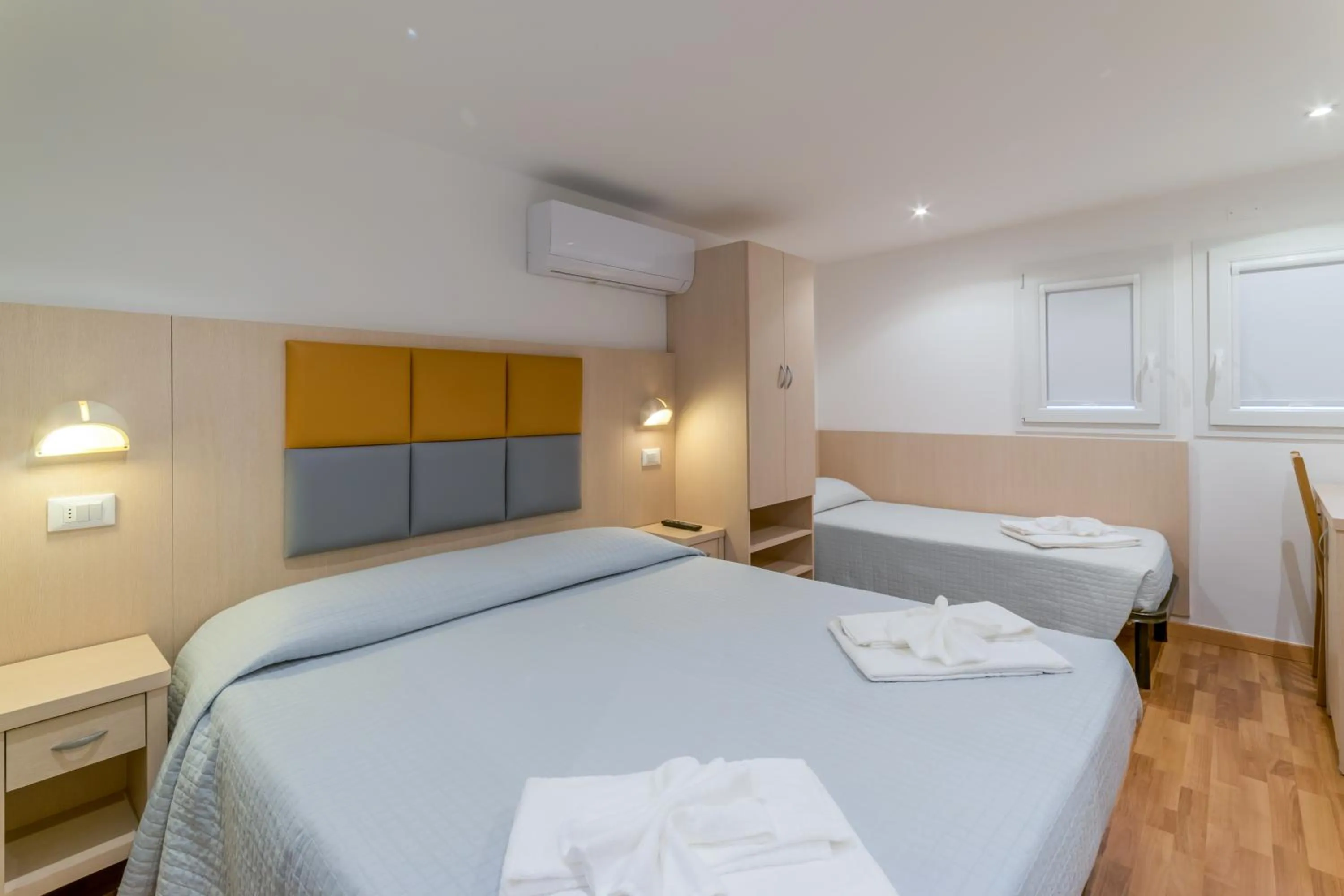 Photo of the whole room, Bed in Hotel Stresa