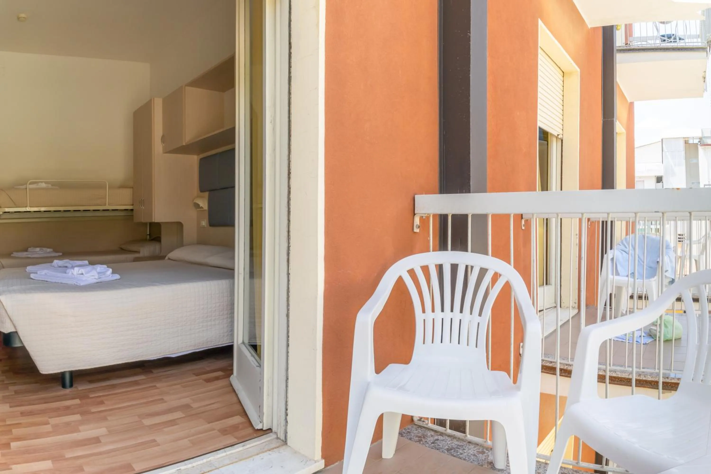 Balcony/Terrace, Bed in Hotel Stresa