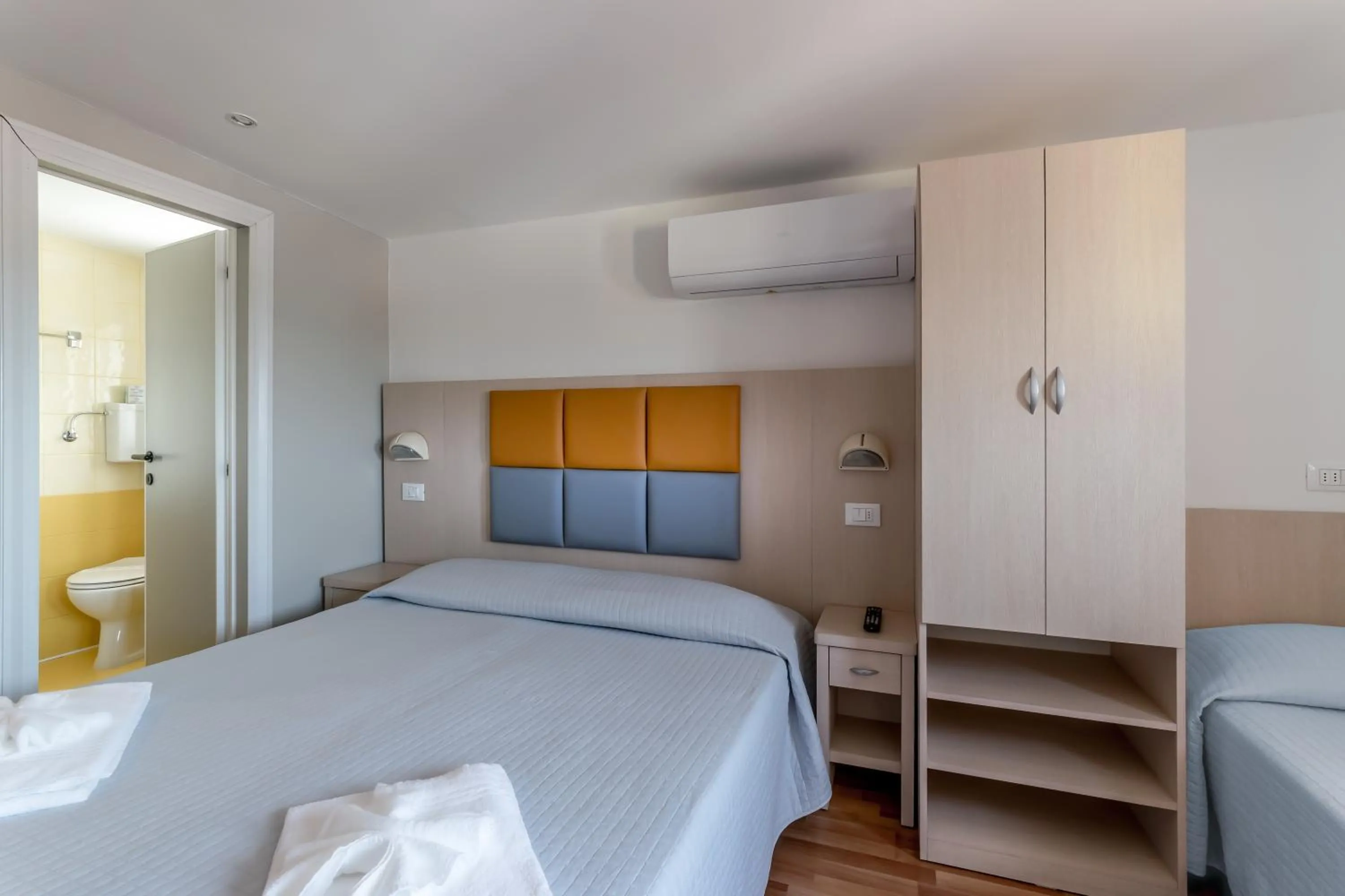 Photo of the whole room, Bed in Hotel Stresa