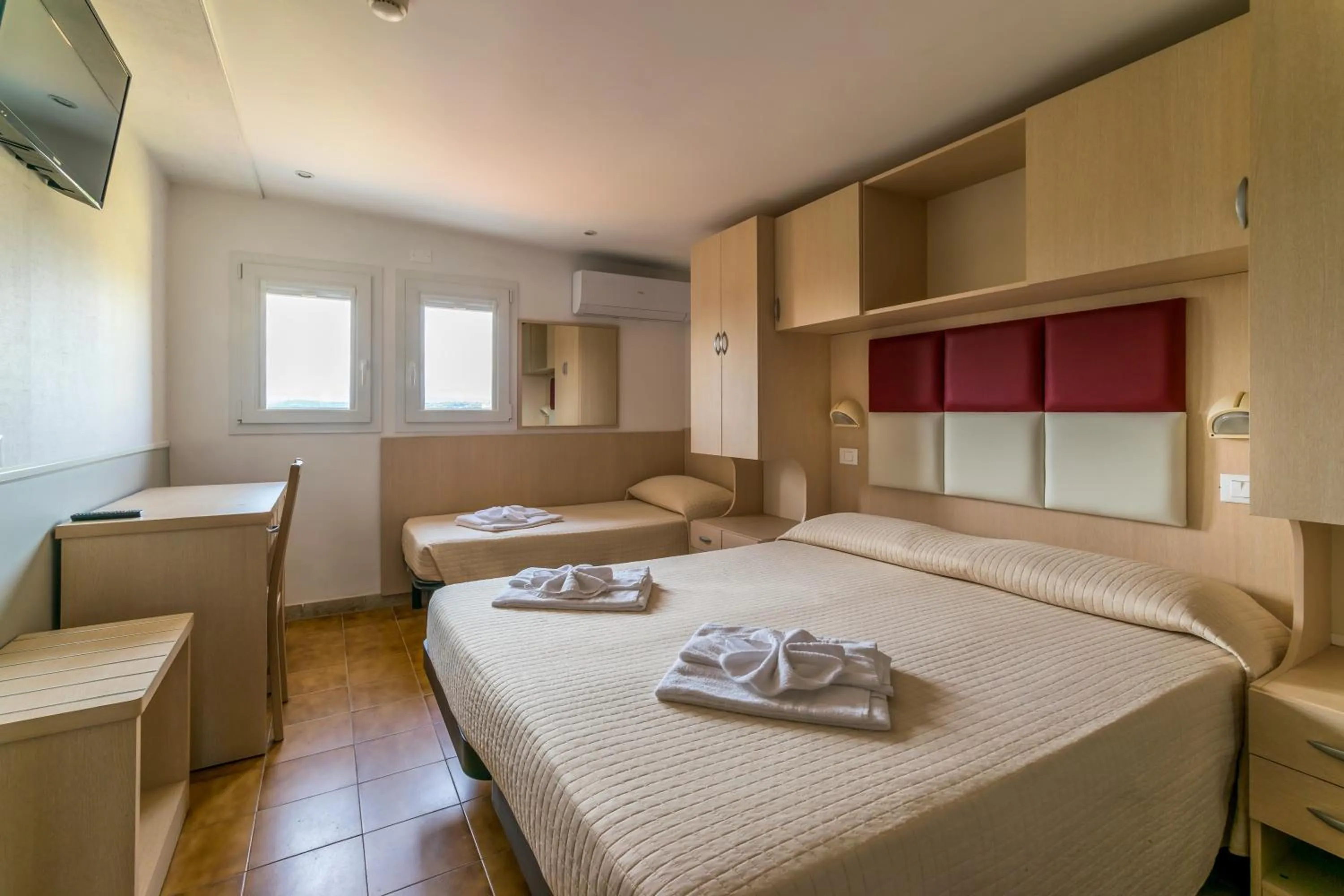 Photo of the whole room, Bed in Hotel Stresa